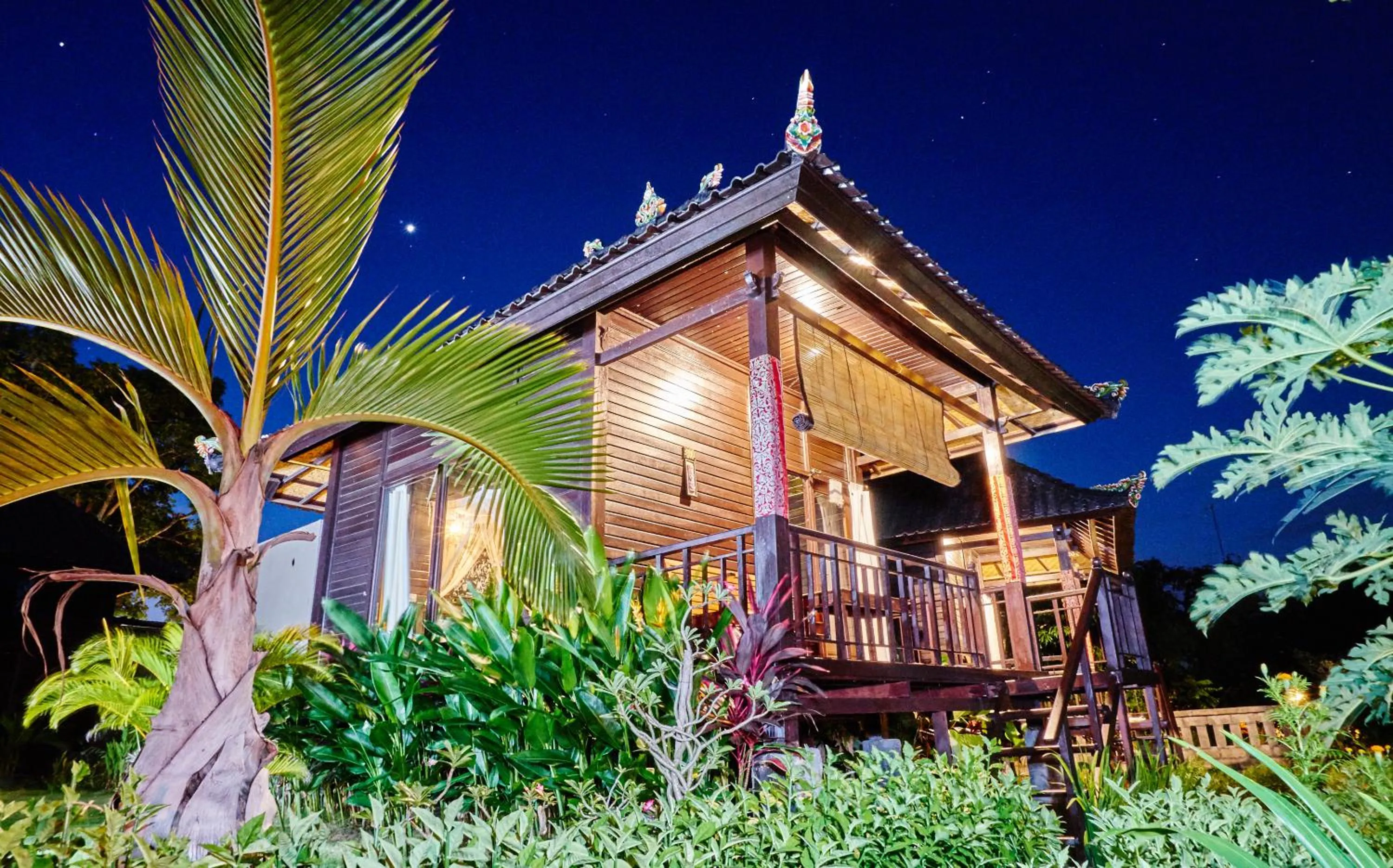 Property building in Sunrise Ocean Hut's Lembongan