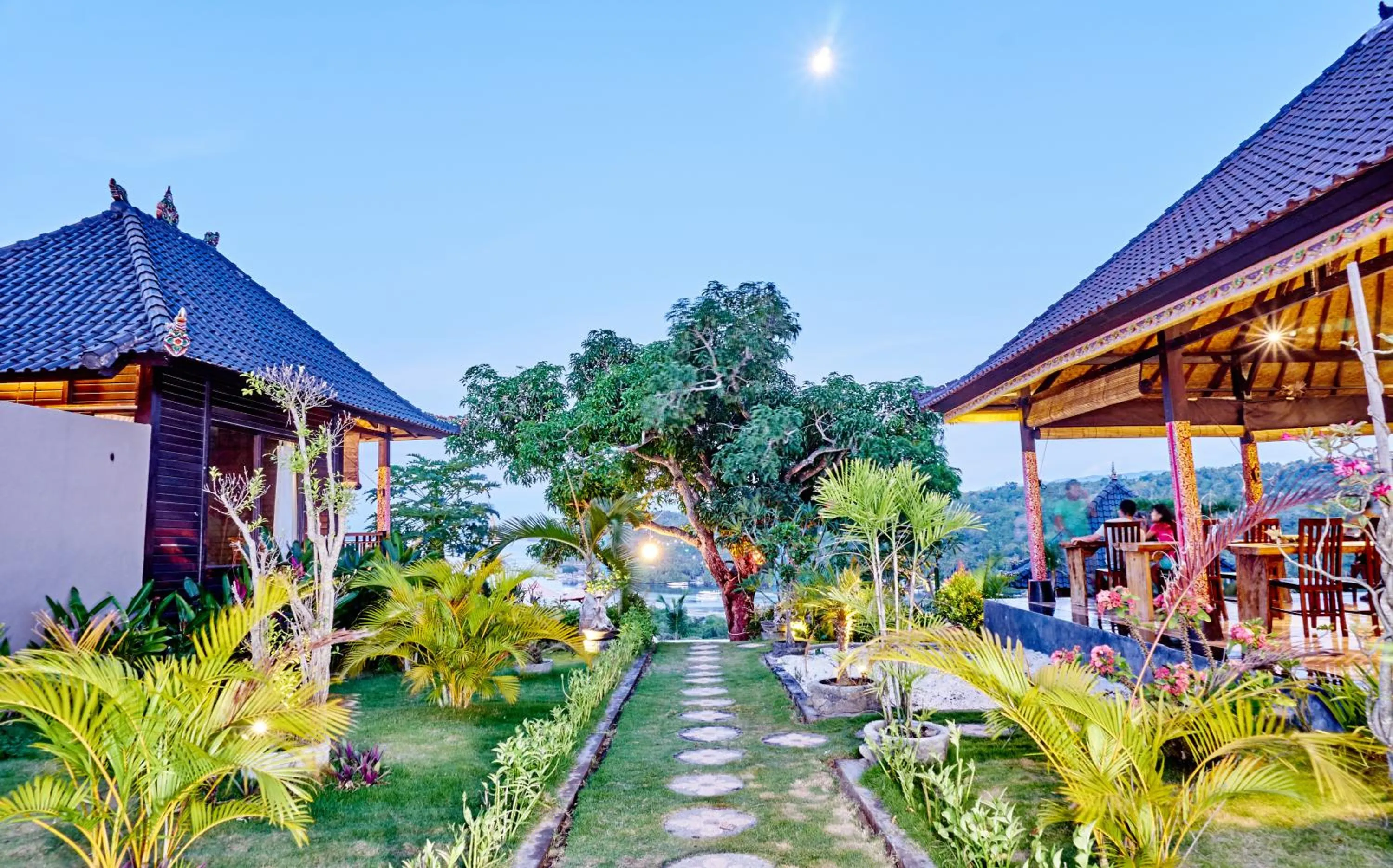 Property building in Sunrise Ocean Hut's Lembongan