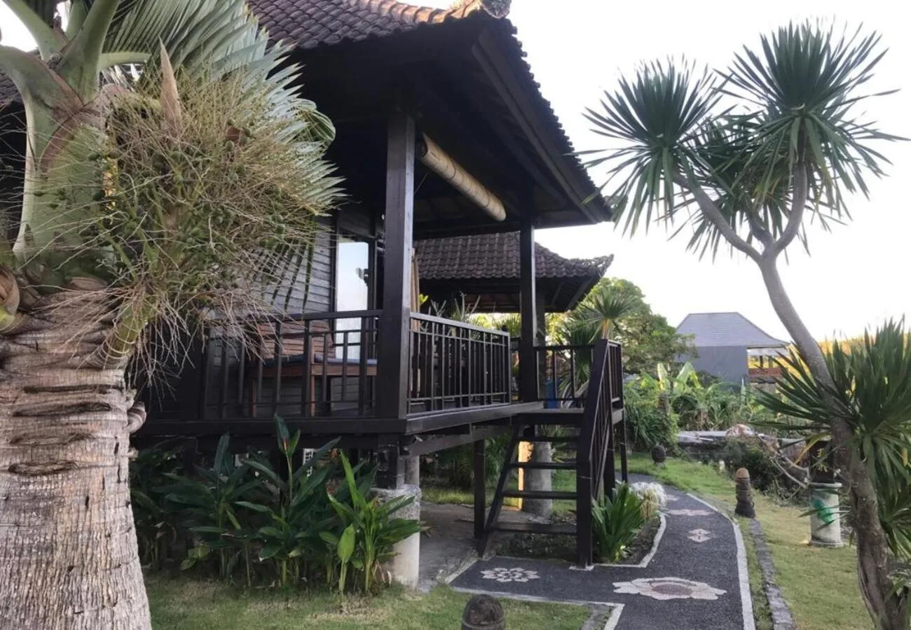 Property building in Sunrise Ocean Hut's Lembongan