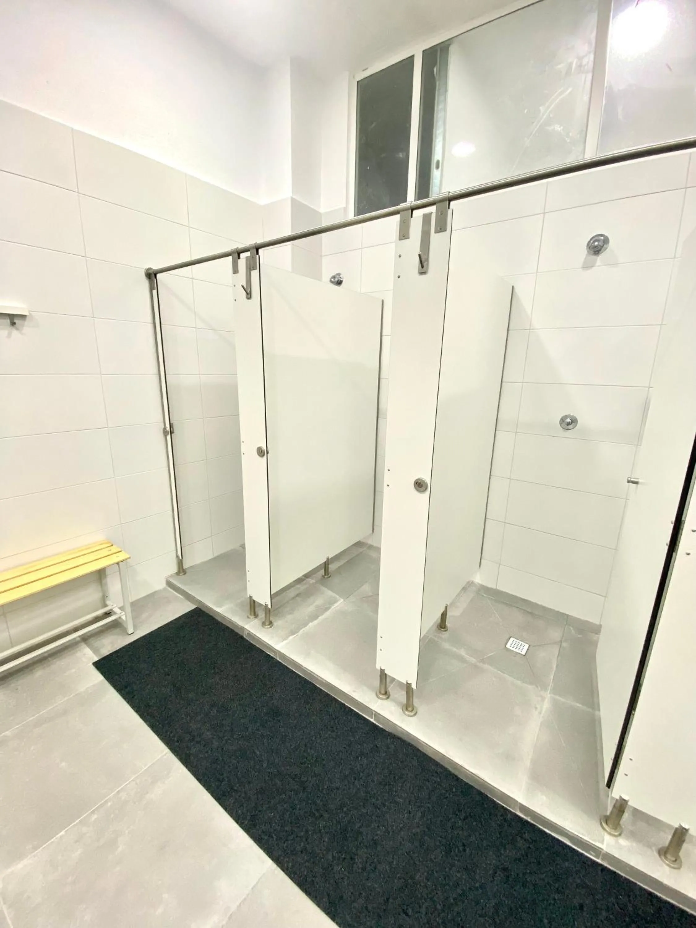 Shower in CAPSULE INN VALENCIA Hostel