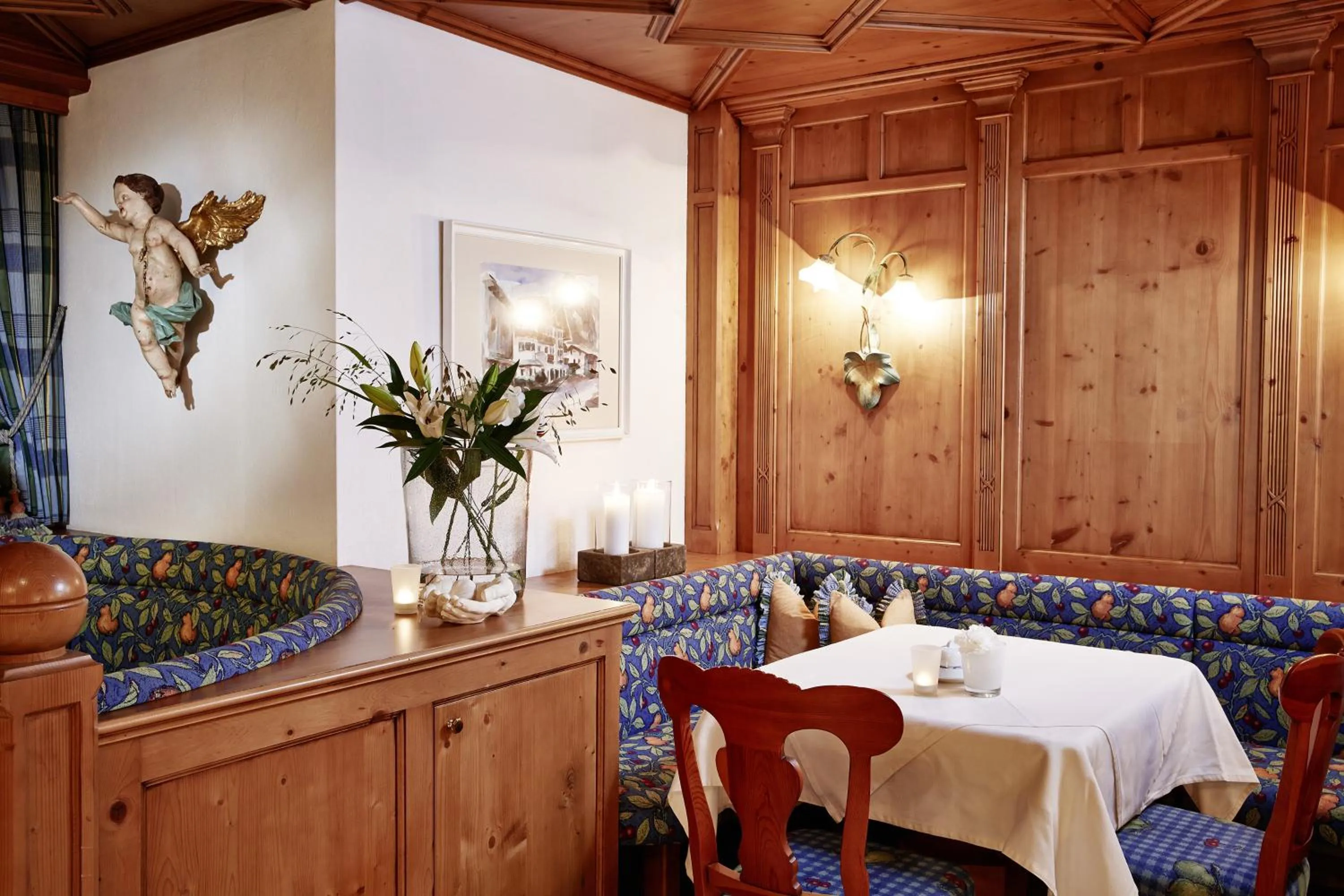 Restaurant/places to eat in Villa Angela