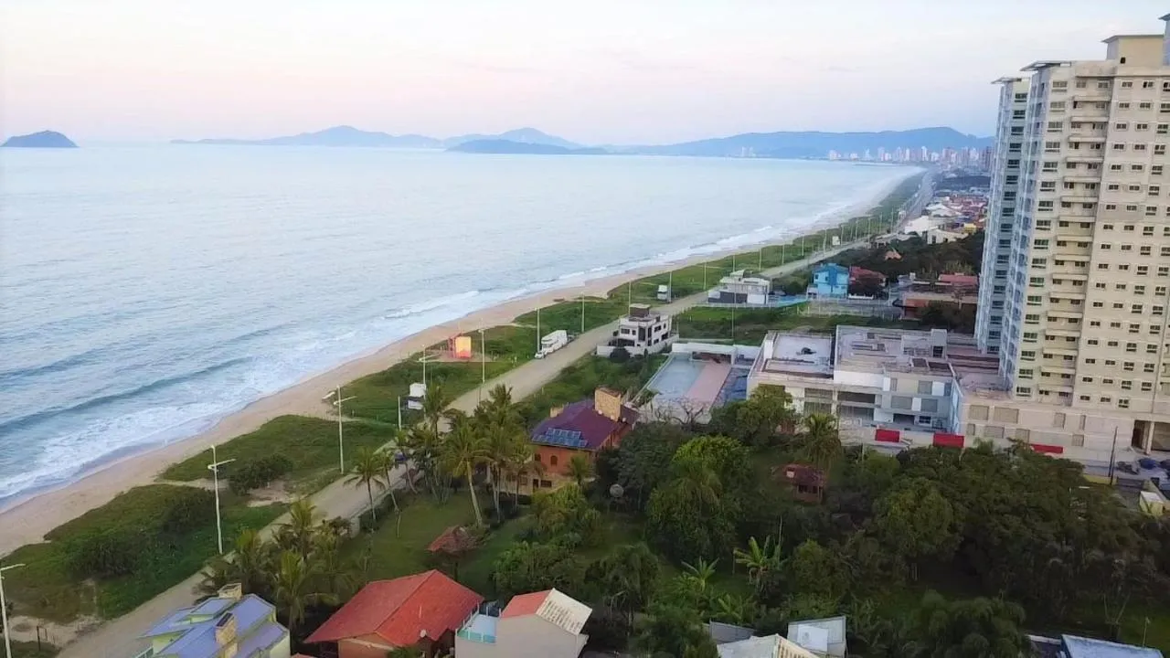 150m da praia em um fantástico edifício em Balneário Piçarras