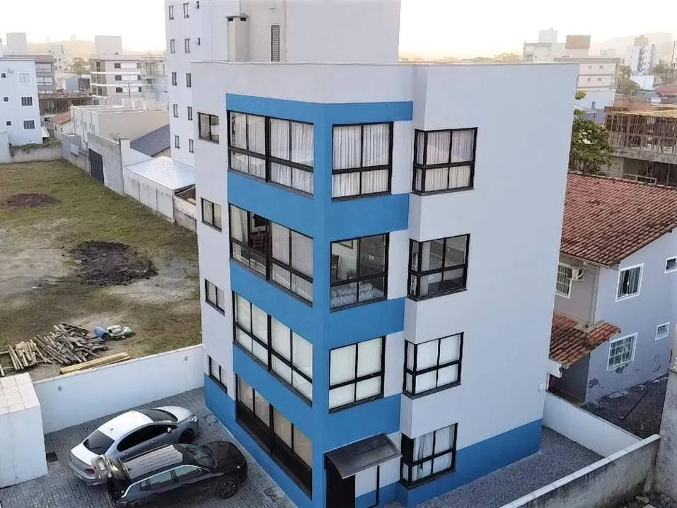 150m da praia em um fantástico edifício em Balneário Piçarras