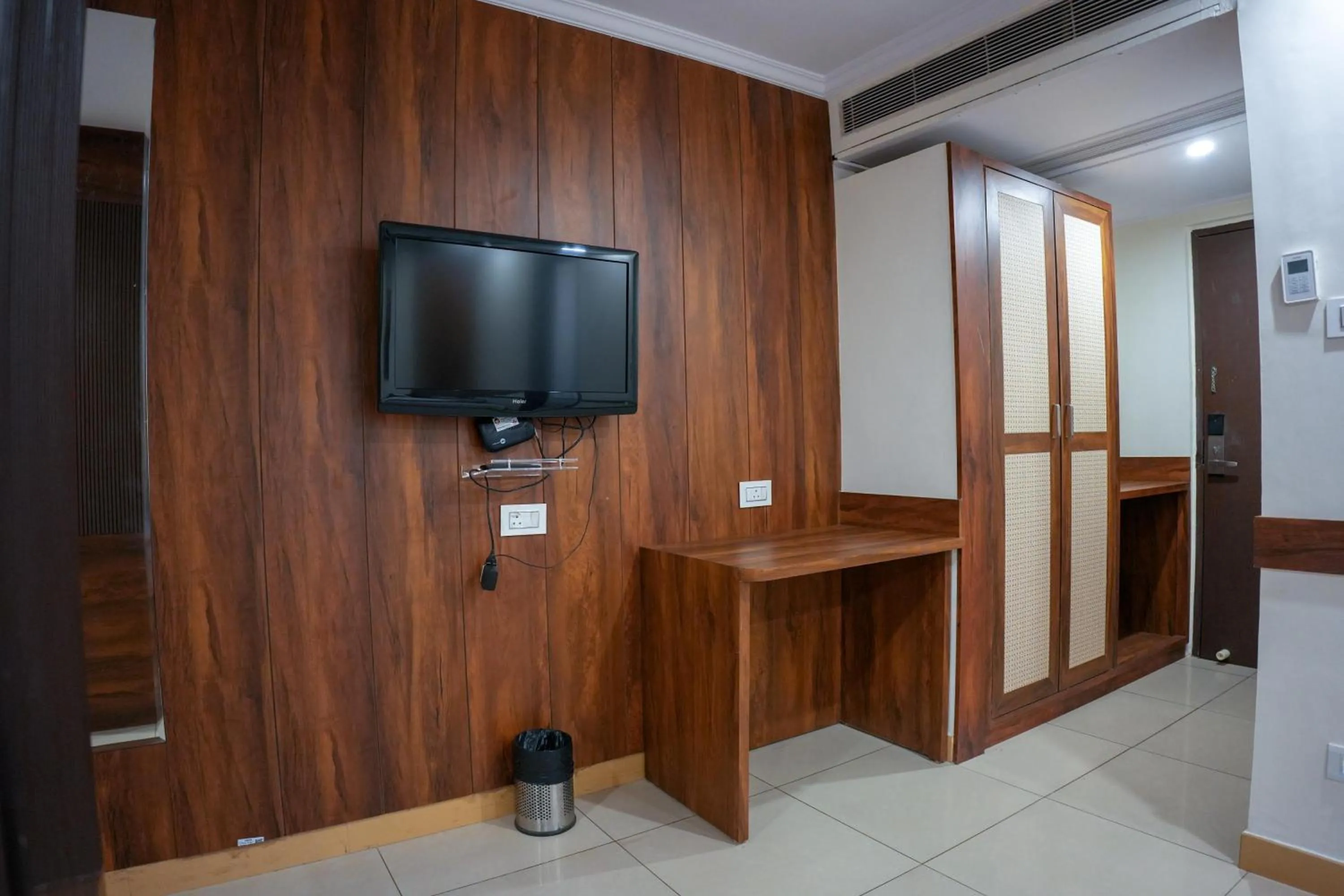 TV and multimedia in The Shanti A Boutique Hotel