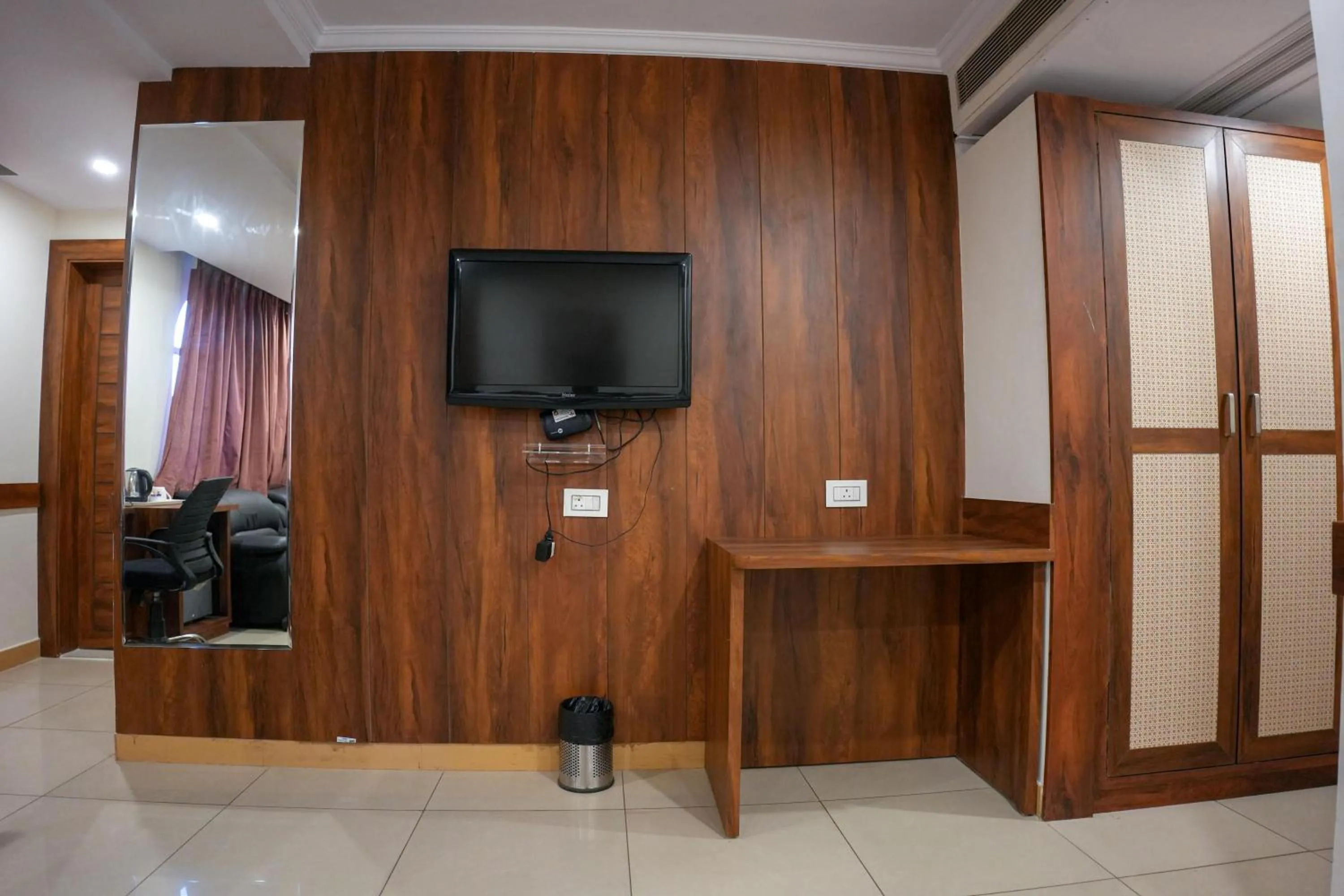 TV and multimedia in The Shanti A Boutique Hotel