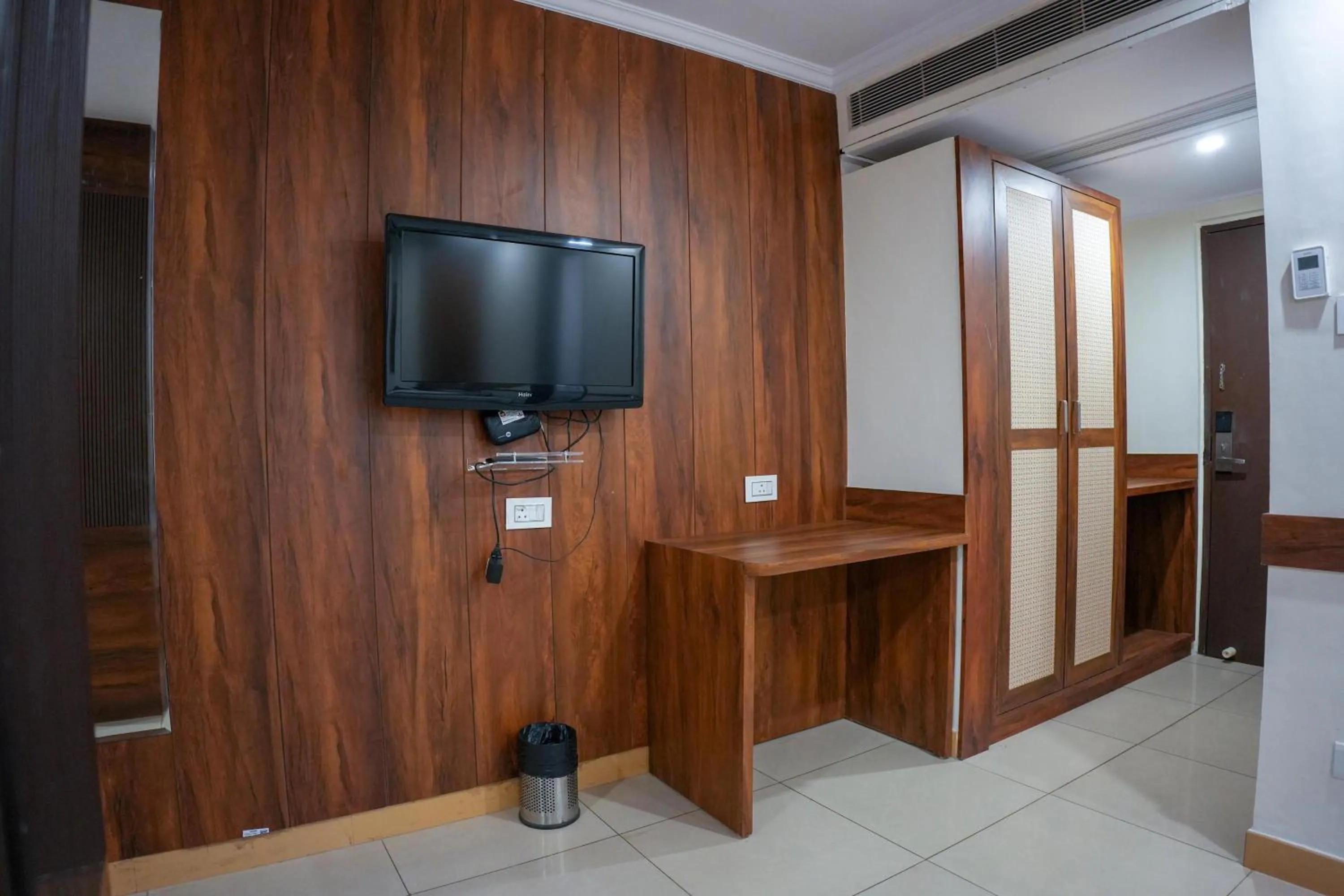 TV and multimedia in The Shanti A Boutique Hotel