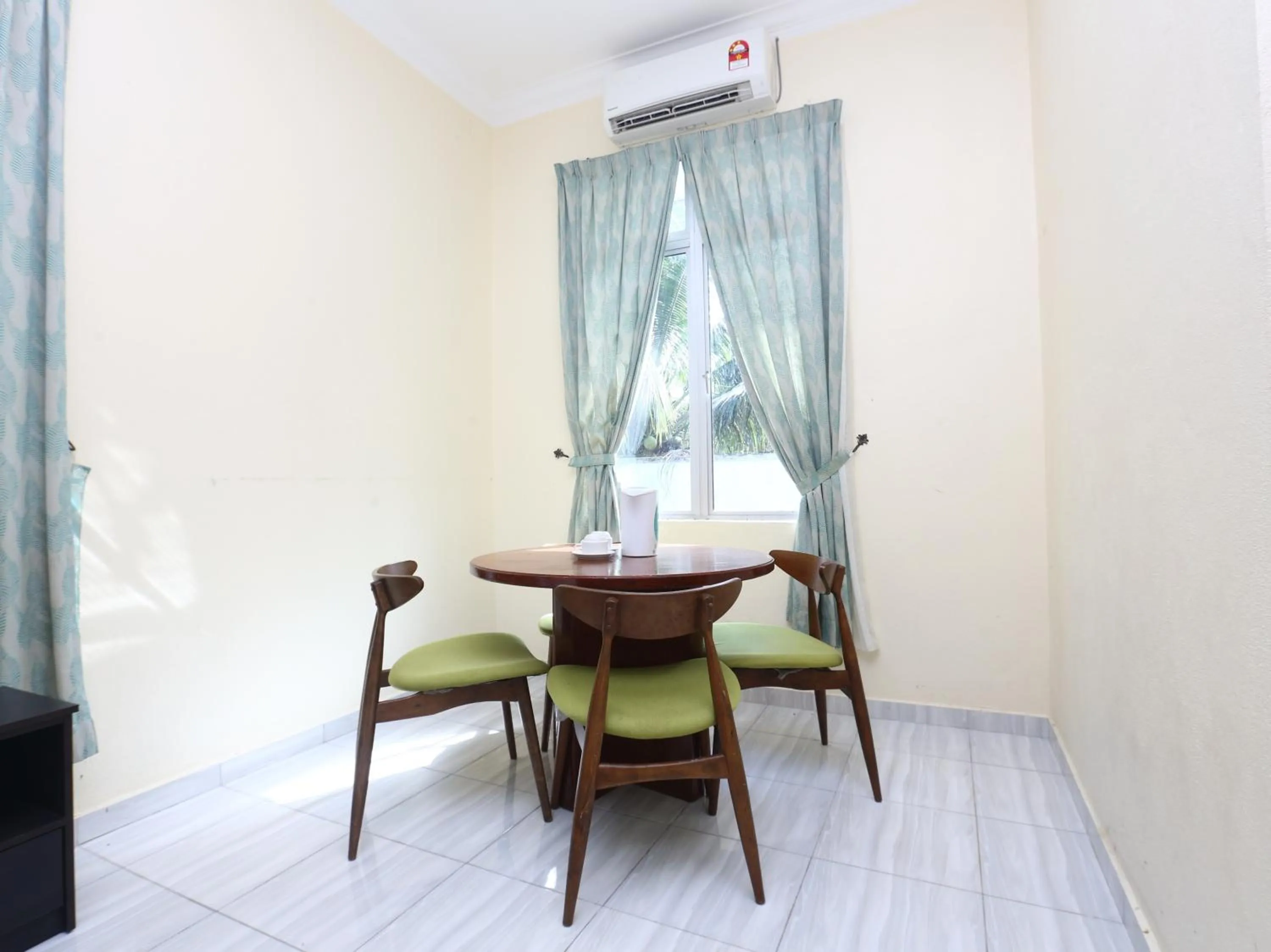 Living room in Aloha Chalet