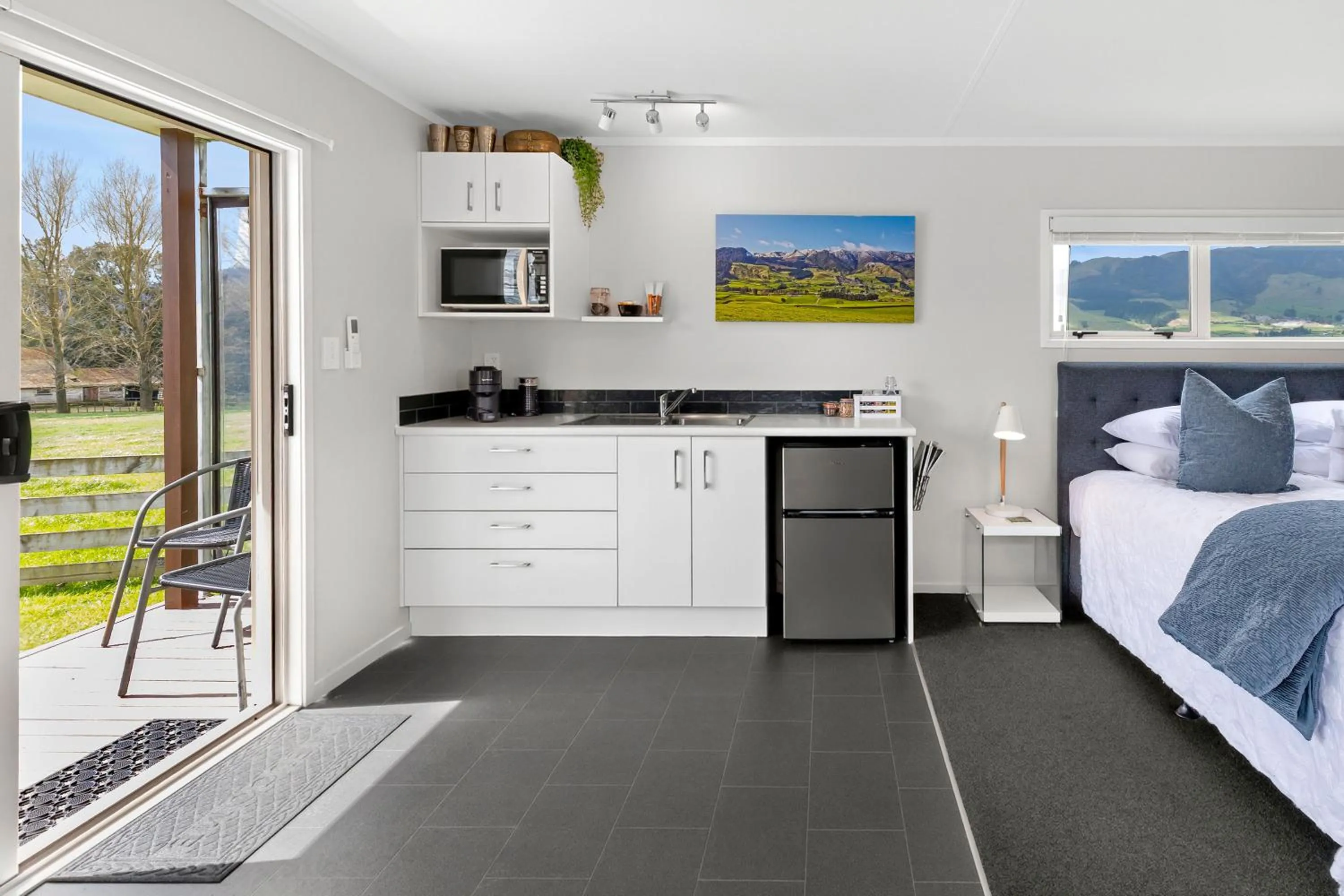 Kitchen or kitchenette, Bed in Matamata Lodge