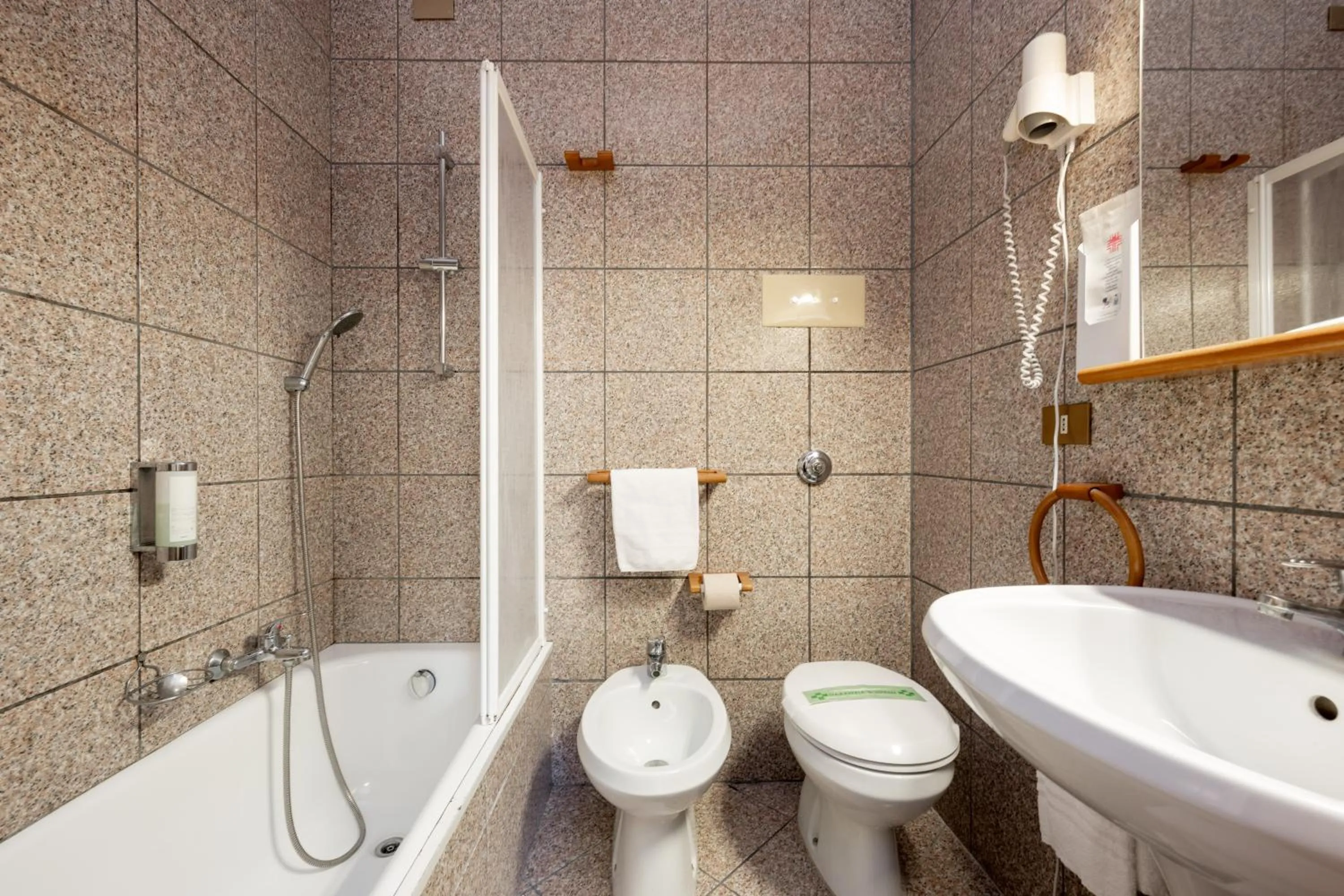 Toilet in Camelia Rooms Venice Guesthouse