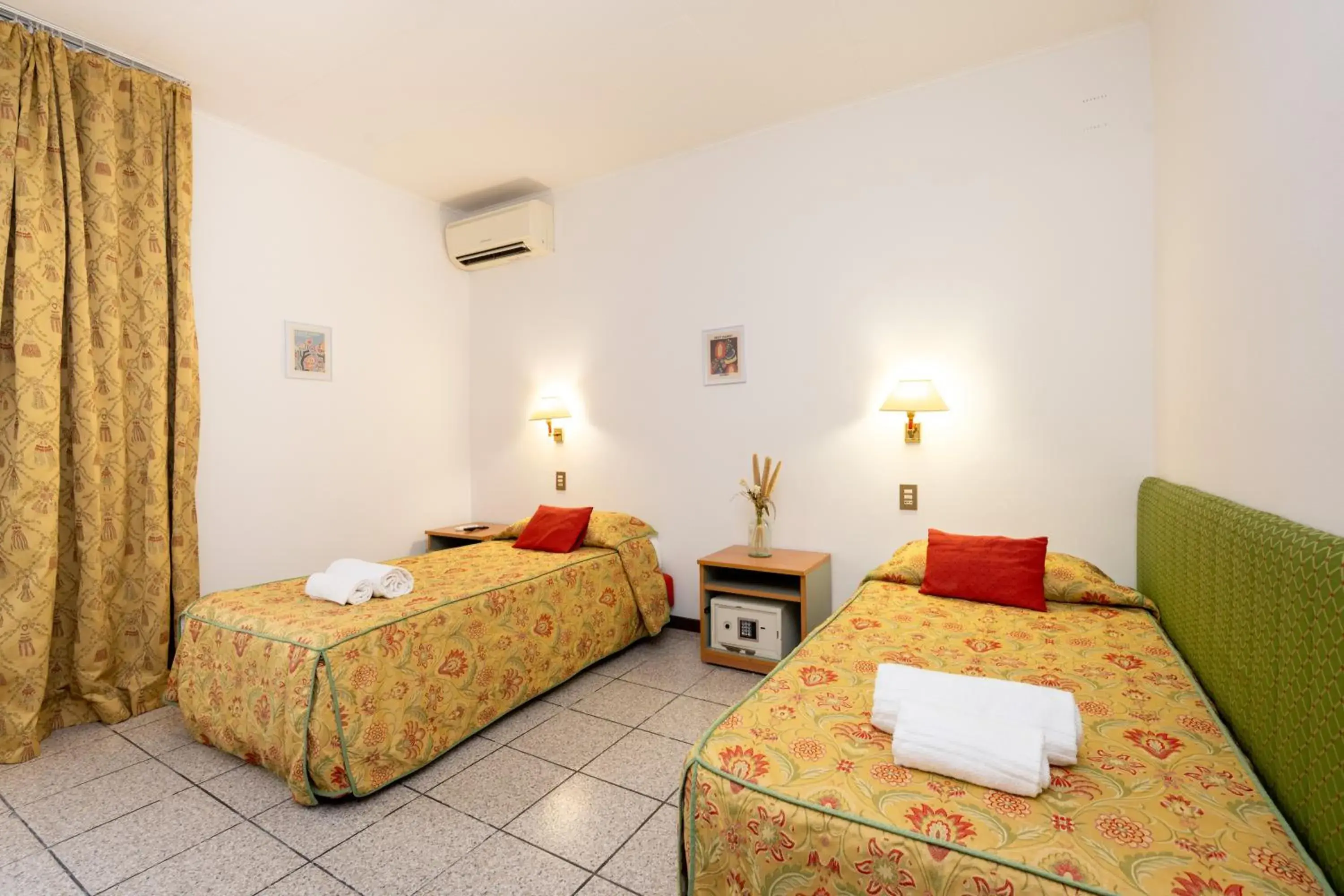 Double Room with Private Bathroom - single occupancy in Camelia Rooms Venice Double Room with Private Bathroom - single occupancy in Camelia Rooms Venice