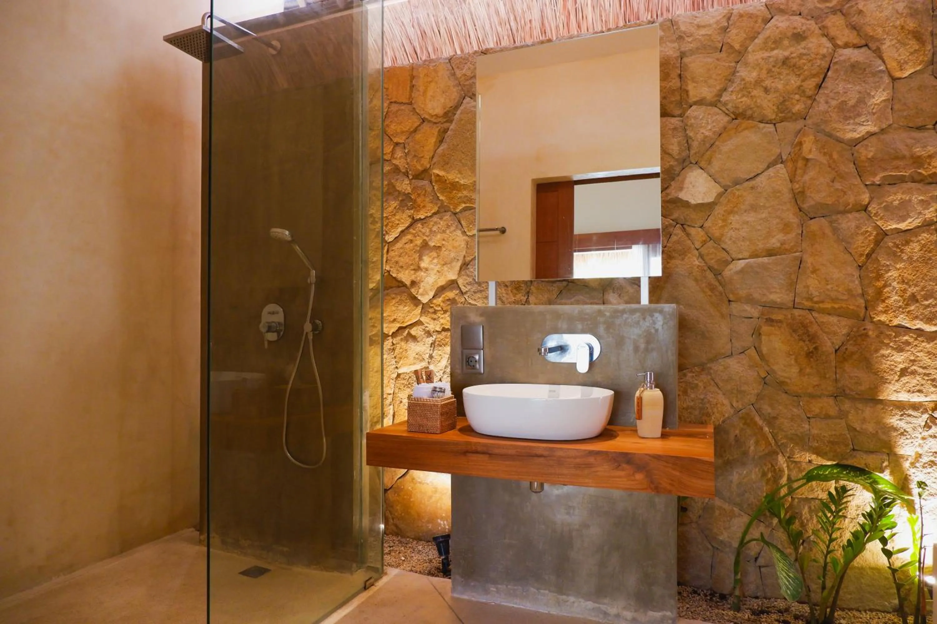Shower in Reset Lombok Hotel