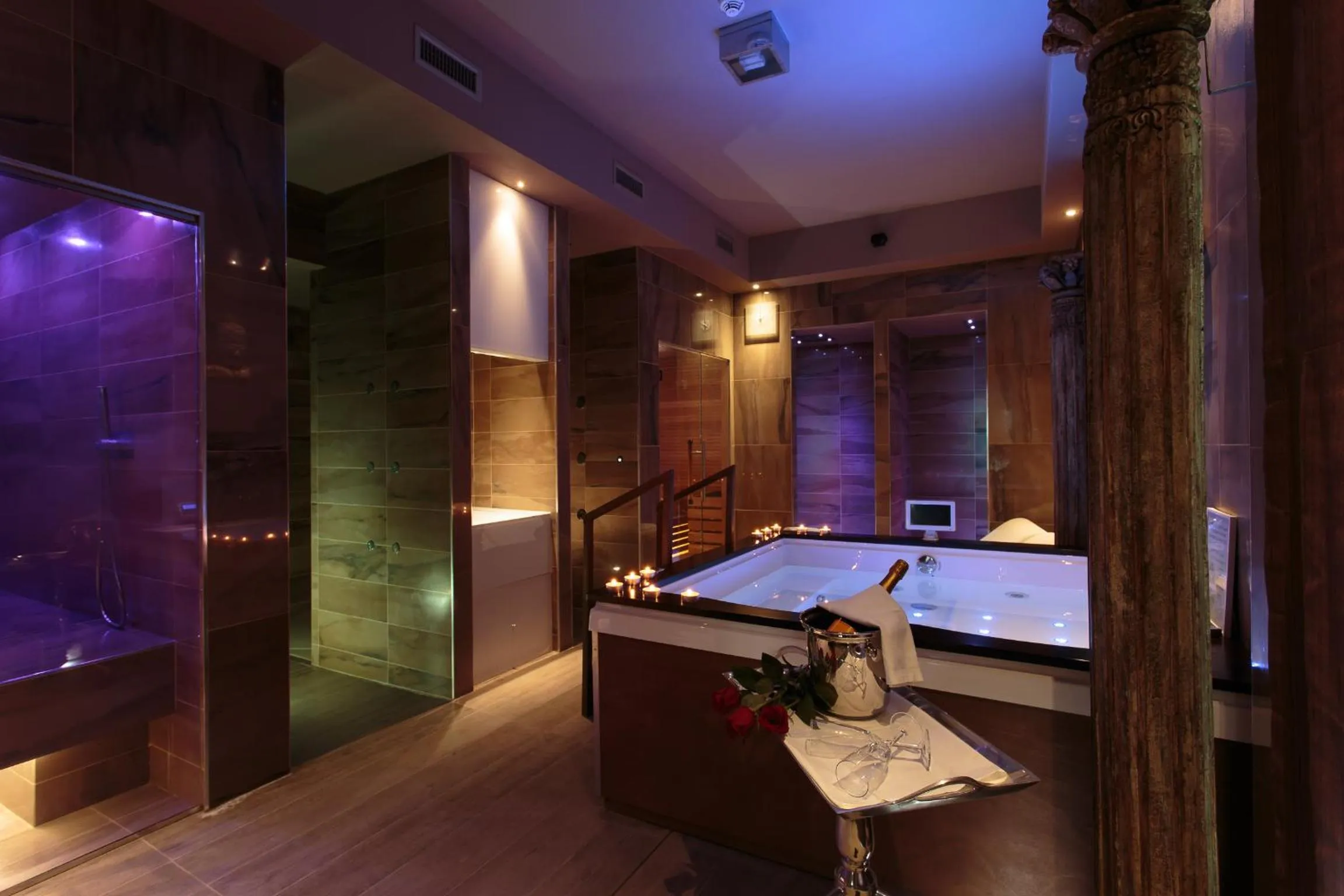 Hot Tub in Princier Fine Resort & SPA