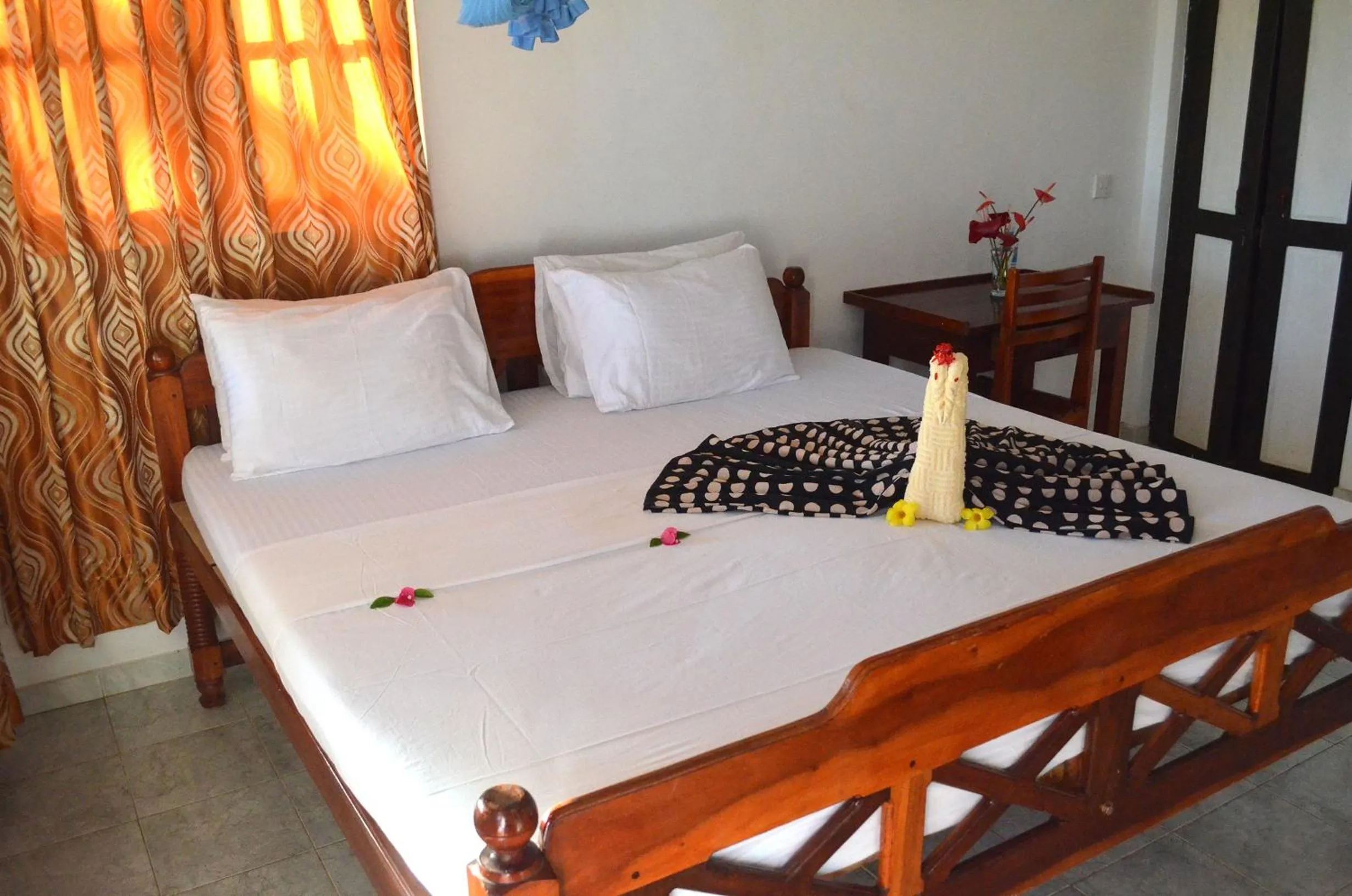 Bed in Lonely Beach Resort Tangalle