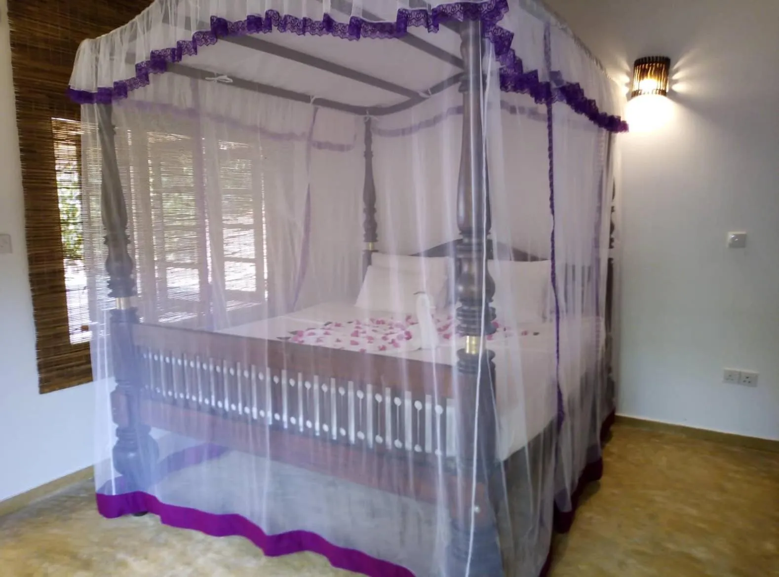 Bed in Lonely Beach Resort Tangalle