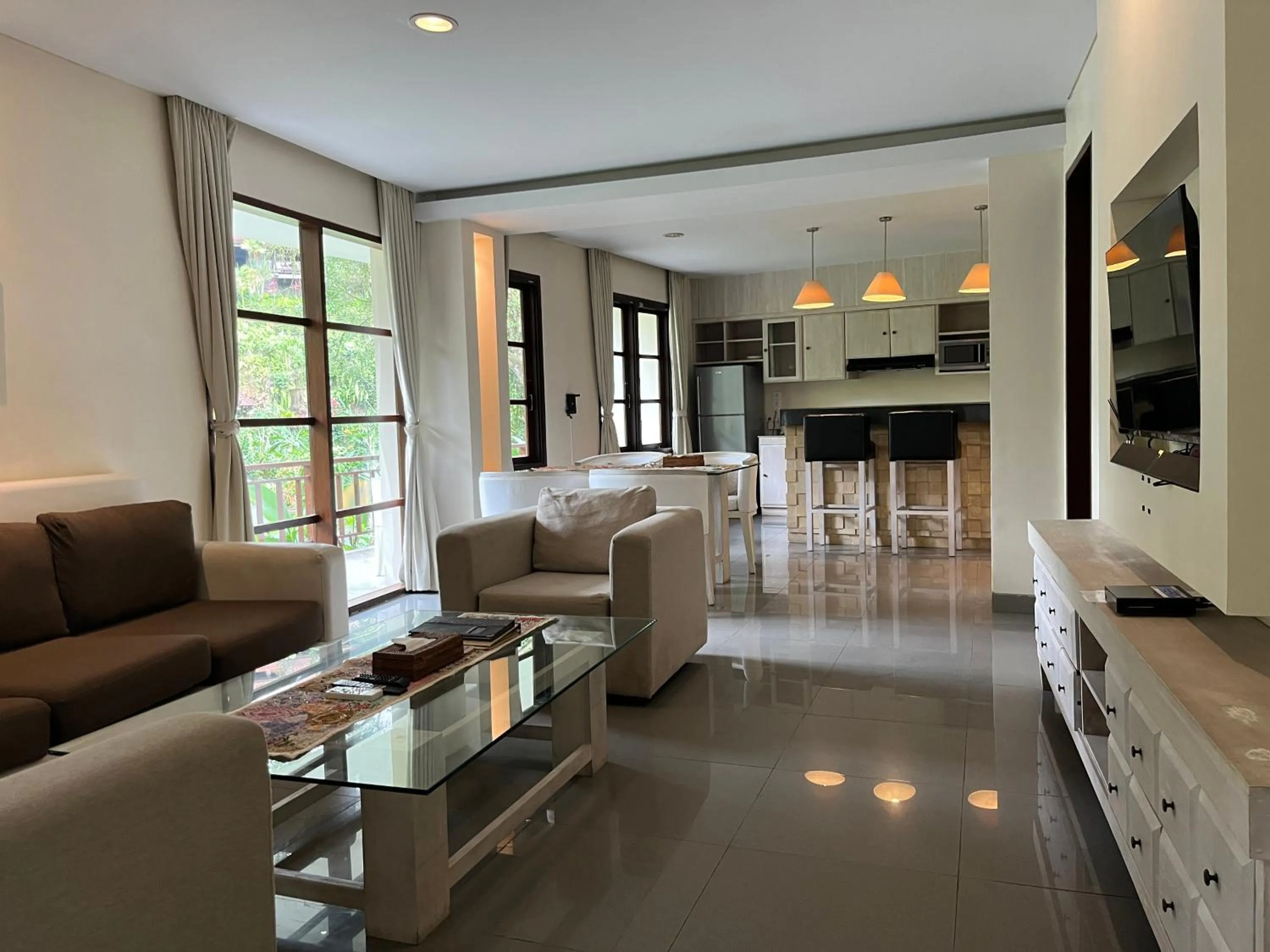 Communal lounge/ TV room in Labak River Hotel by EPS