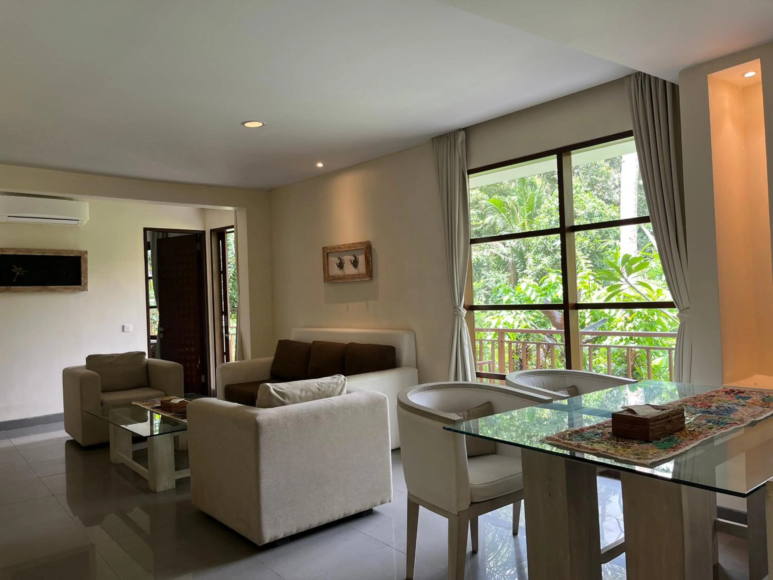 Communal lounge/ TV room in Labak River Hotel by EPS