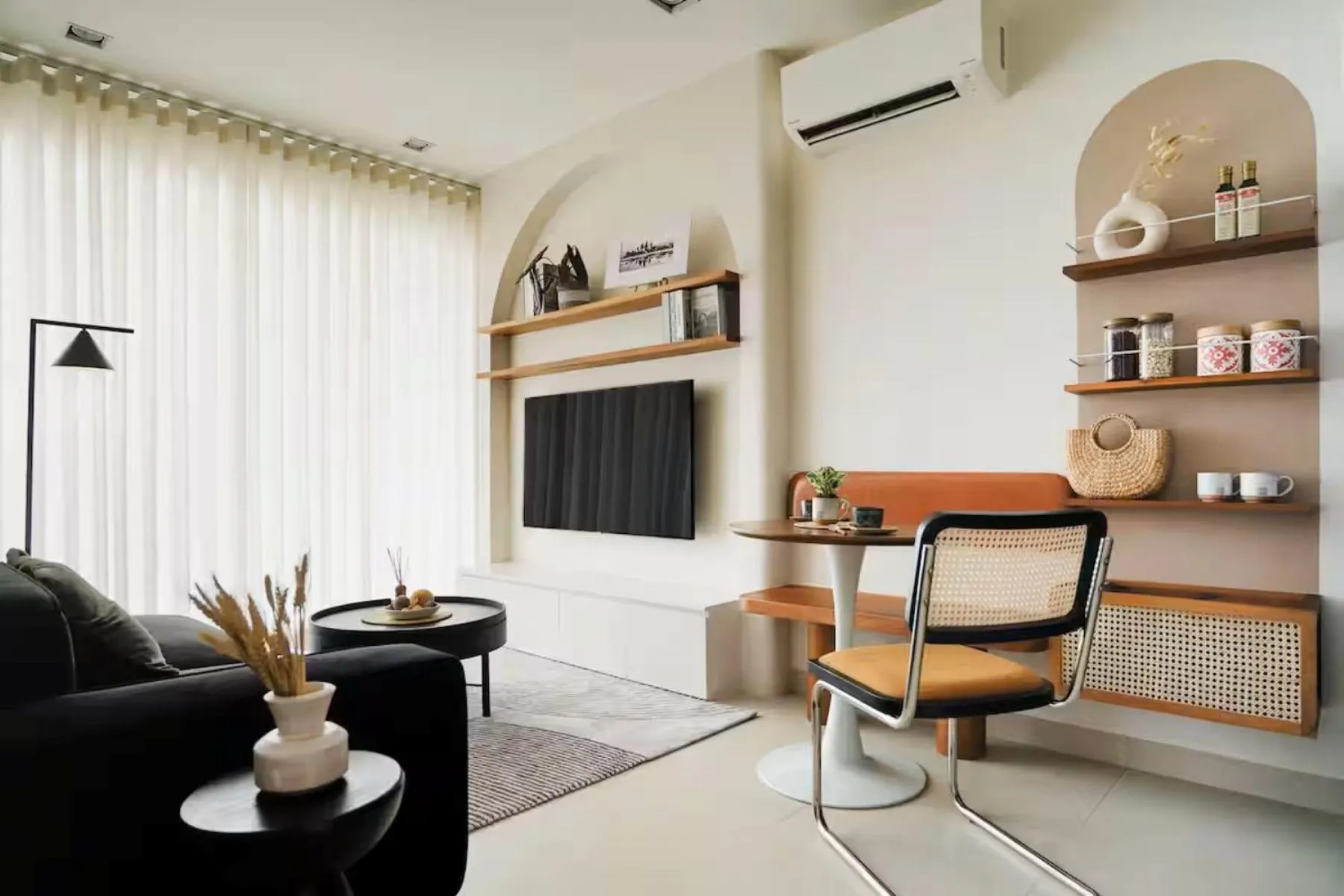 TV and multimedia in Velea Serviced Apartments & Suites