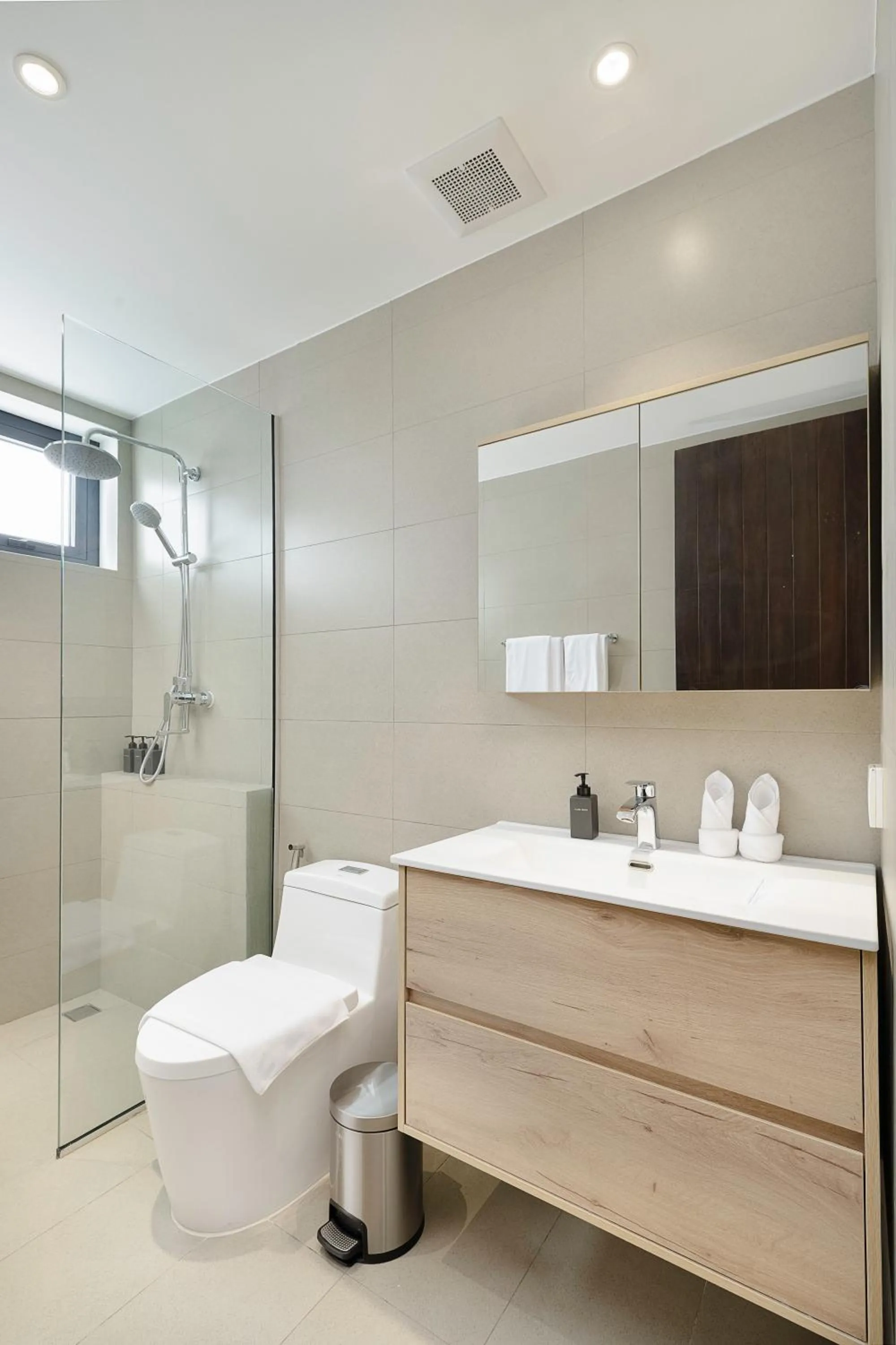 Shower in Velea@Rose Apple Square