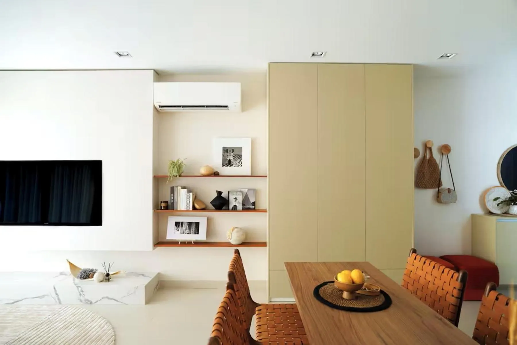 TV and multimedia in Velea Serviced Apartments & Suites