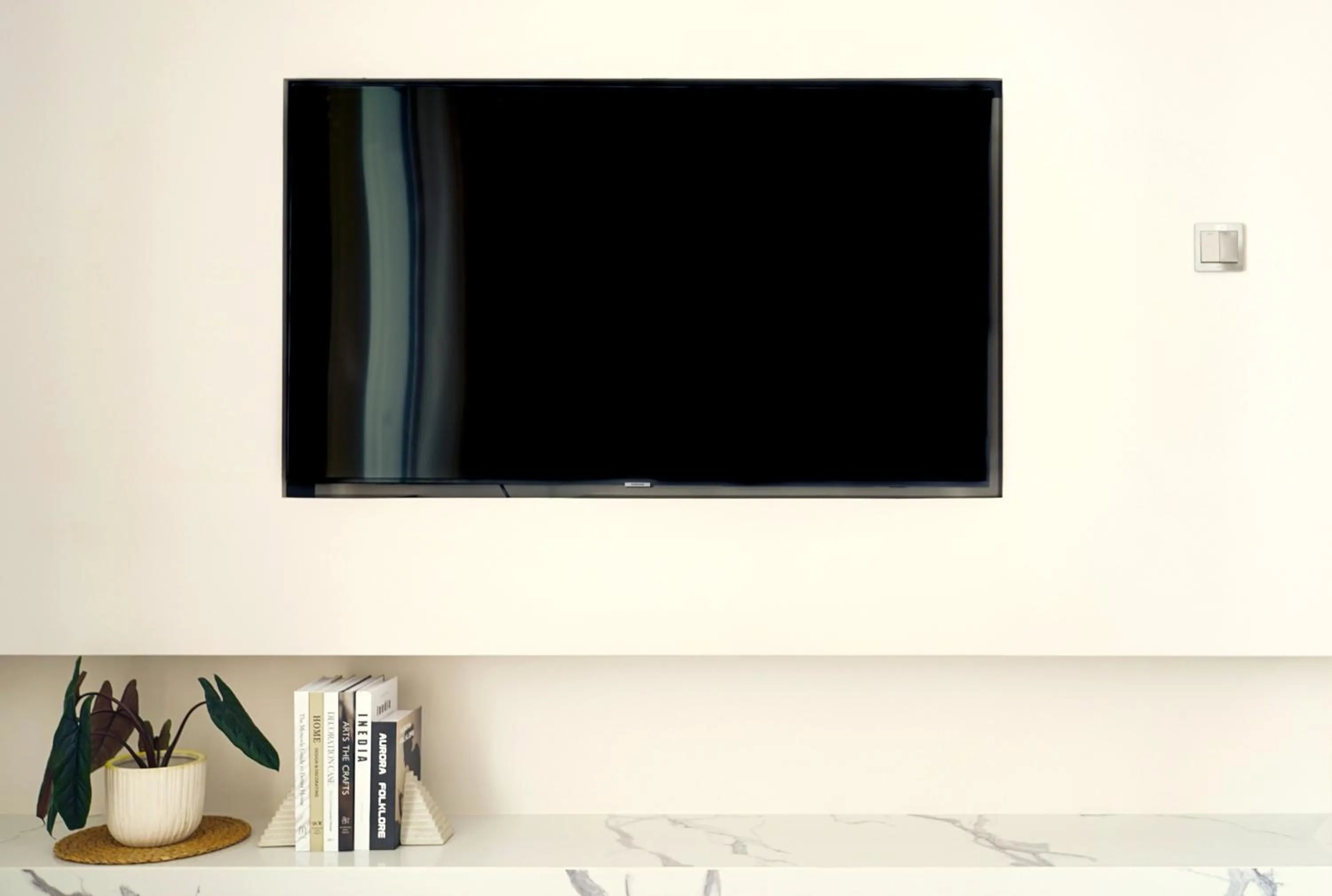 TV and multimedia in Velea Serviced Apartments & Suites