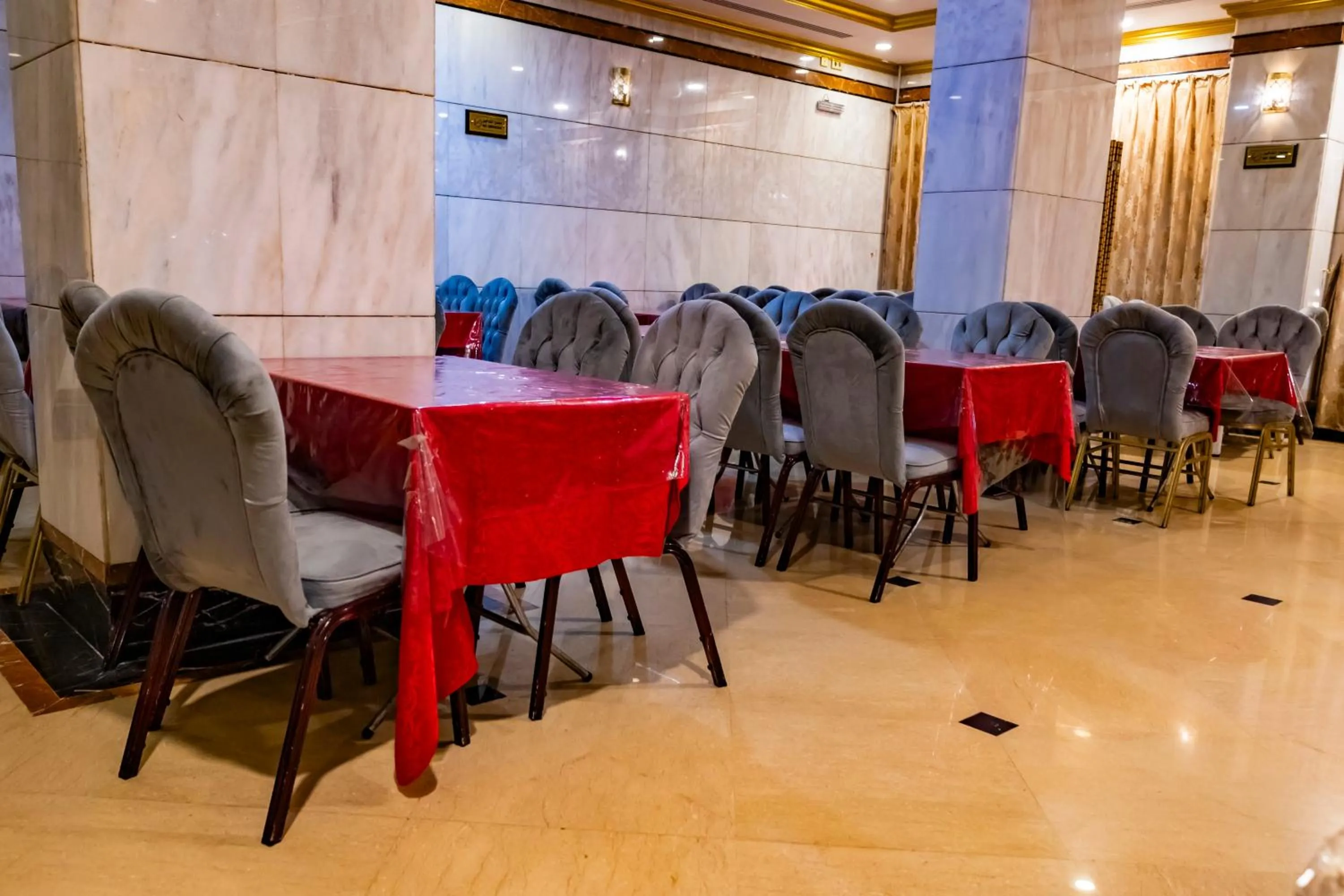 Restaurant/places to eat in Al Mukhtara Almasi Hotel