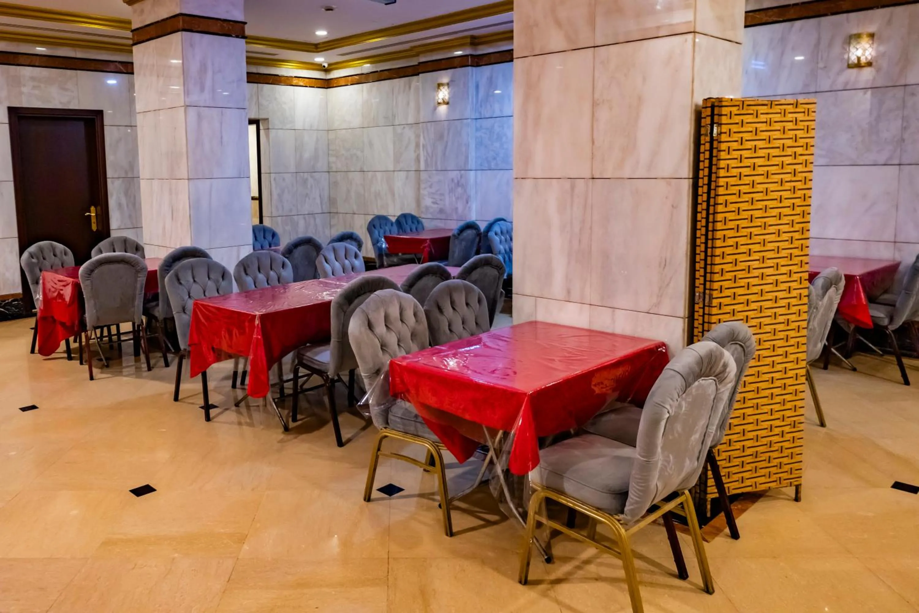 Restaurant/places to eat in Al Mukhtara Almasi Hotel