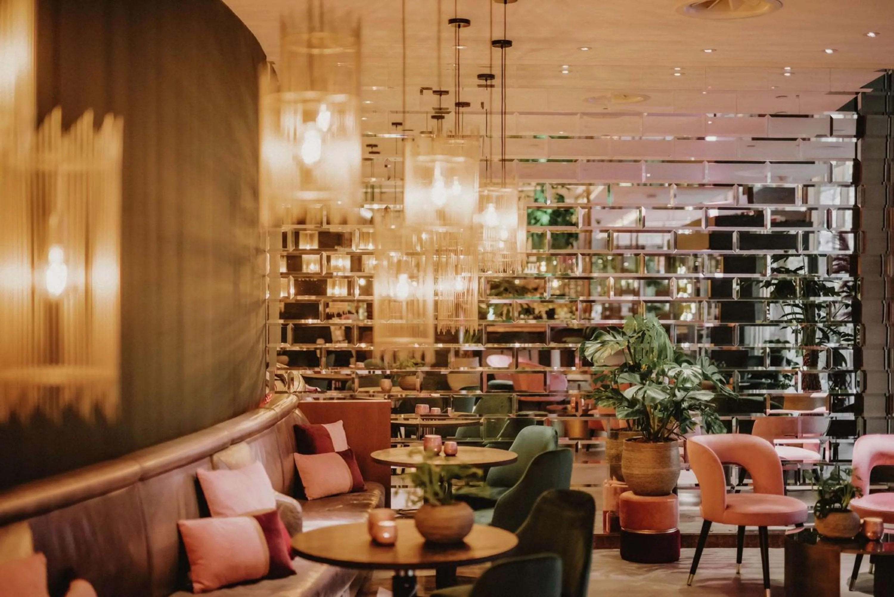 Lounge or bar in Hilton Rotterdam