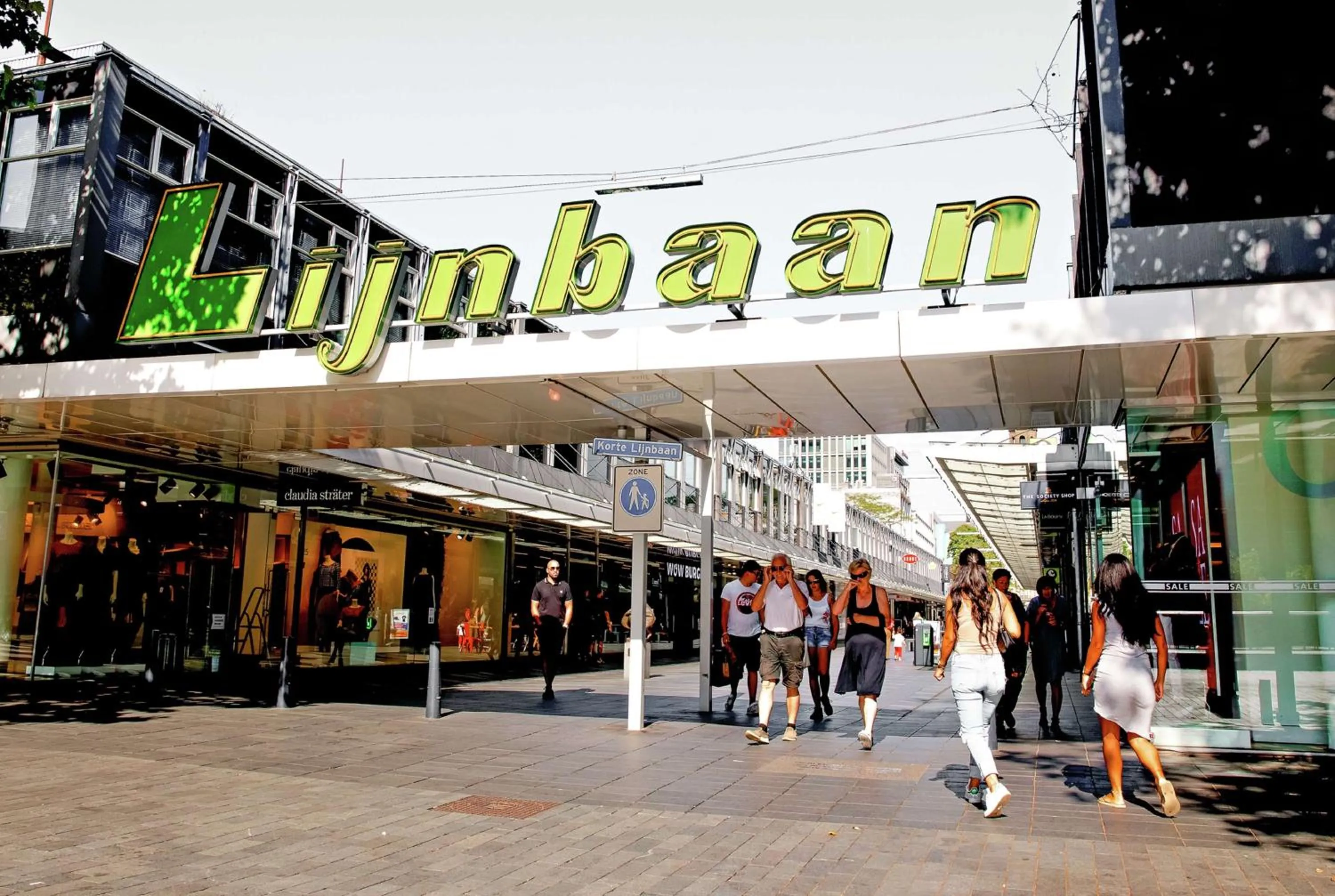 Shopping Area in Hilton Rotterdam