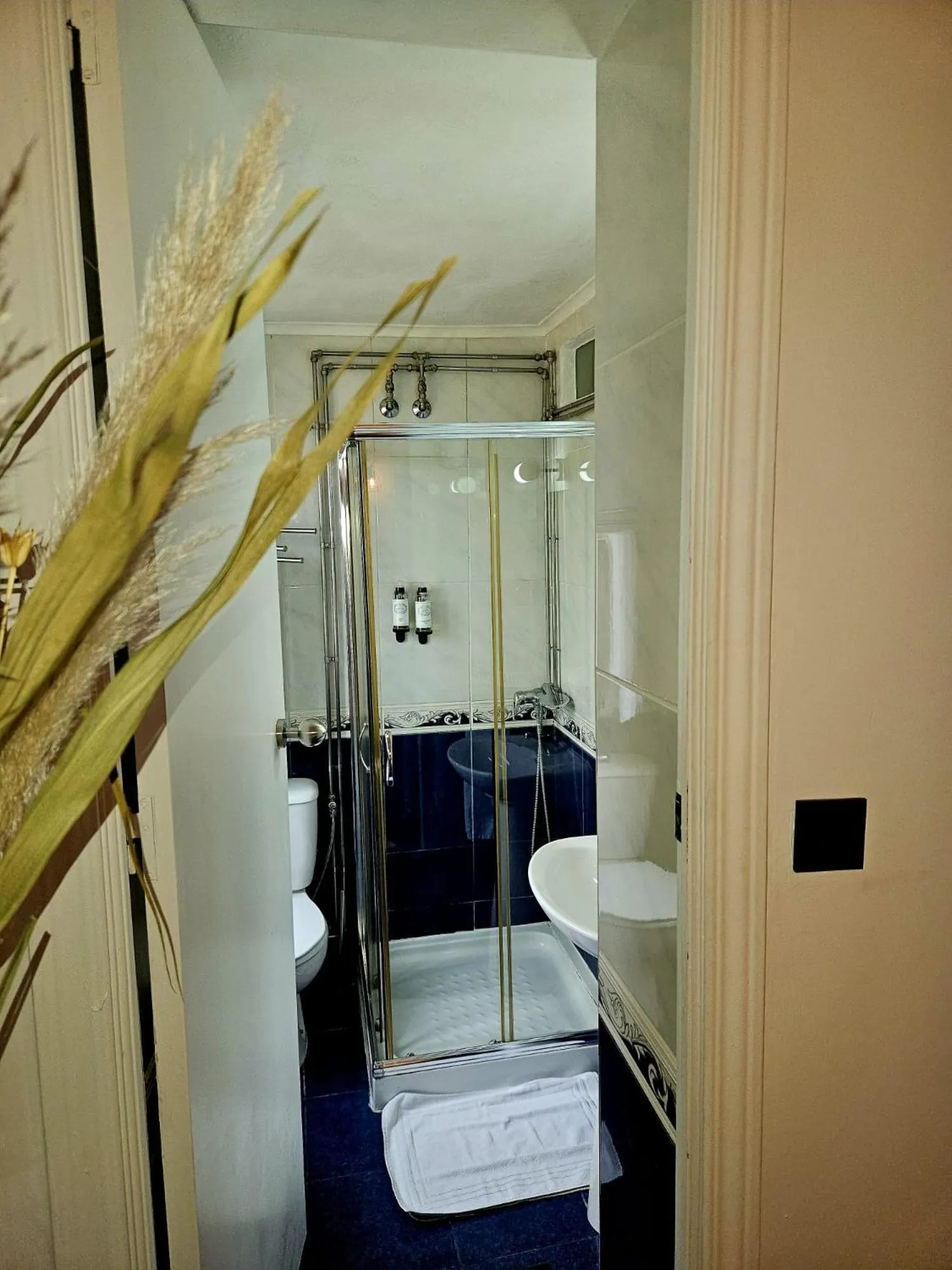 Bathroom in Alcamim Guesthouse