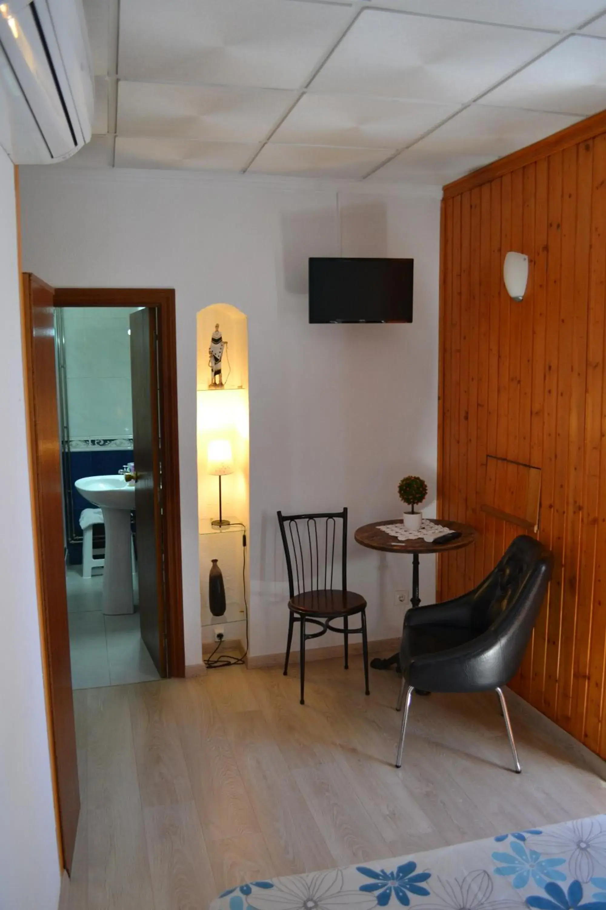 Queen Room in Alcamim Guesthouse Queen Room in Alcamim Guesthouse