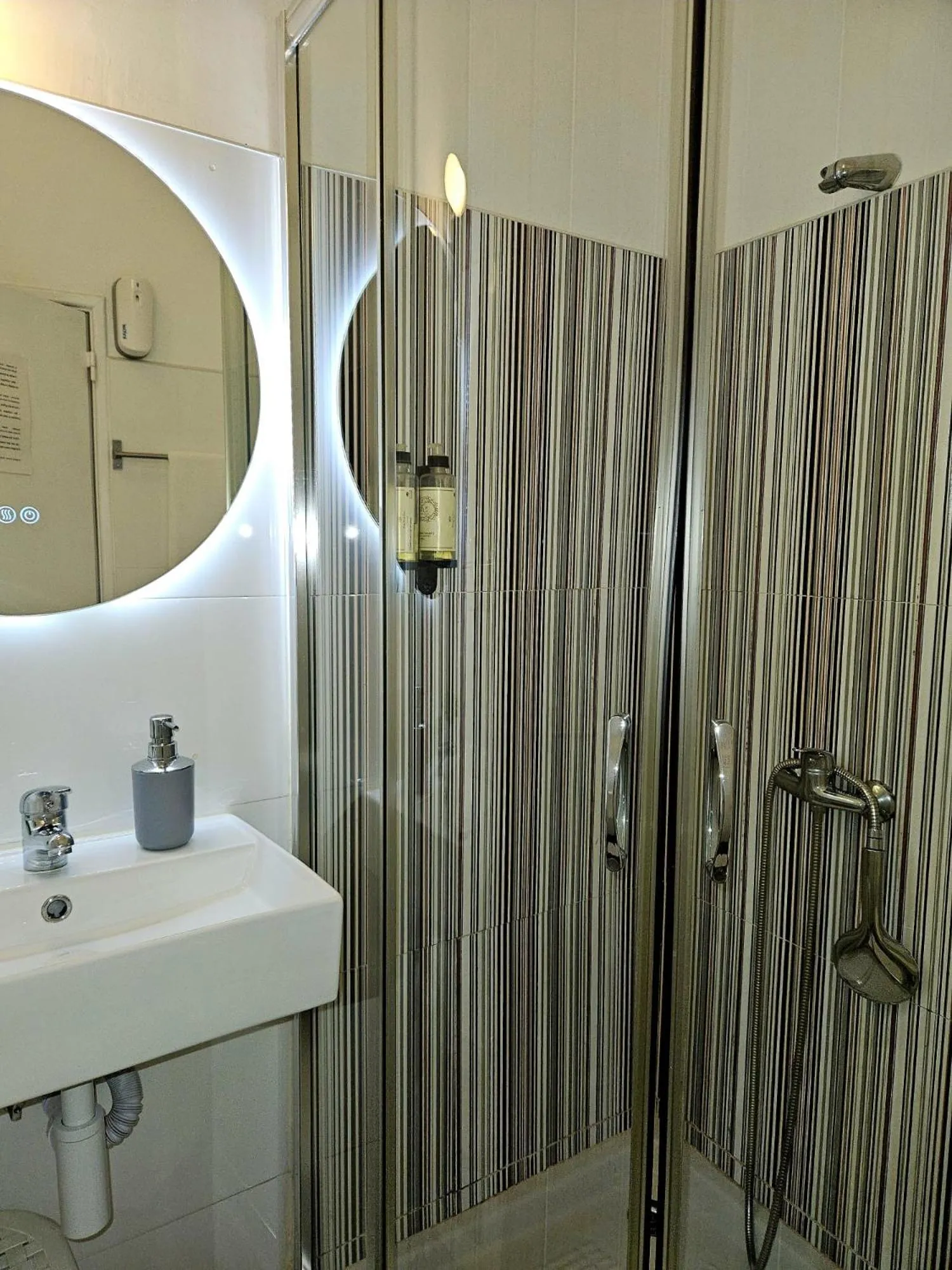 Bathroom in Alcamim Guesthouse