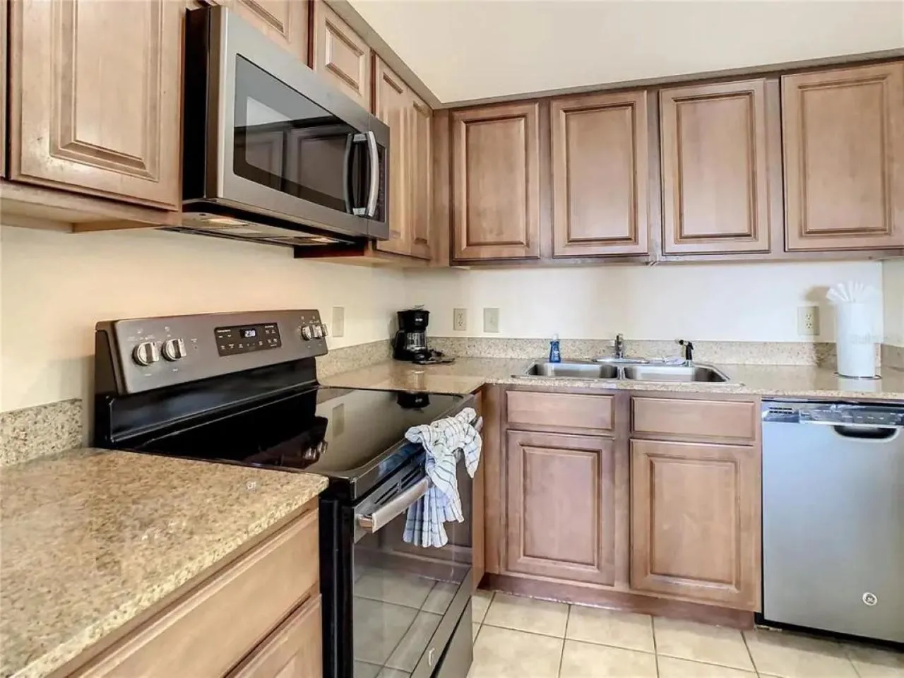 stove in Cozy Orlando Resort Condo 4Mi from Disney