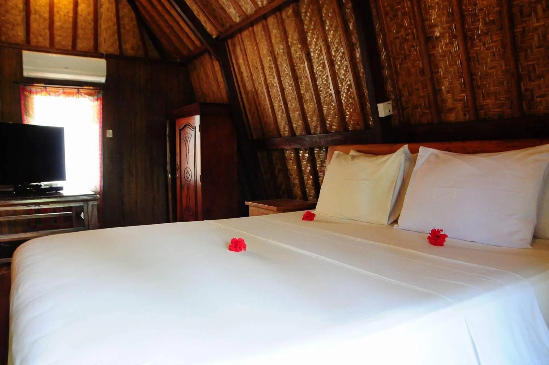 Bed in Gili Flush Harmony