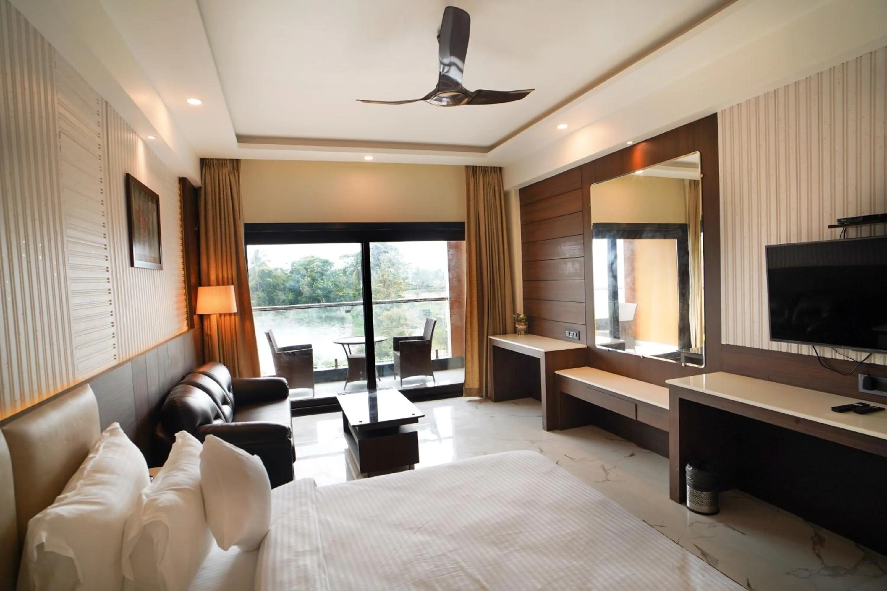 Bed in Shanti Seaview Resort & Spa