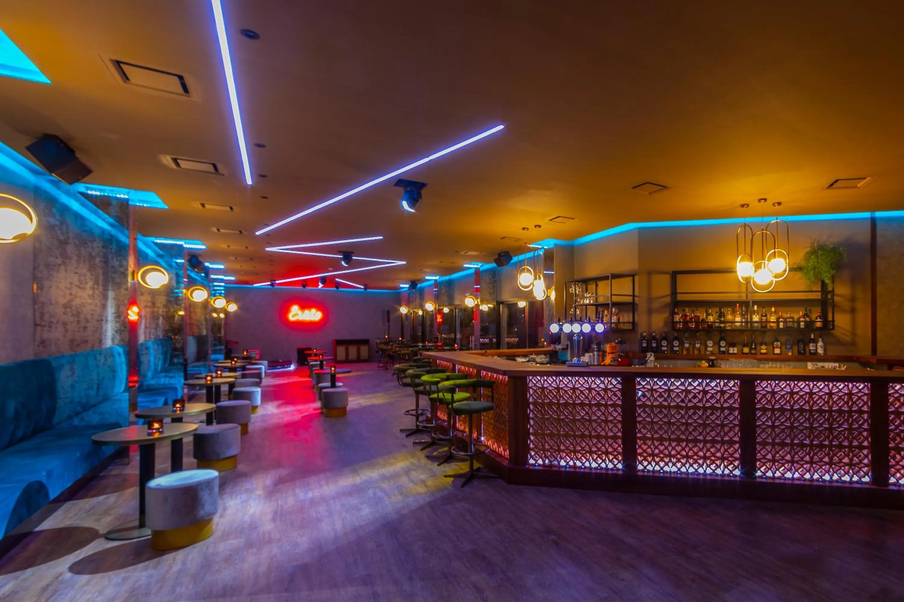 Nightclub / DJ in Leonardo Plaza Cypria Maris Beach Hotel & Spa