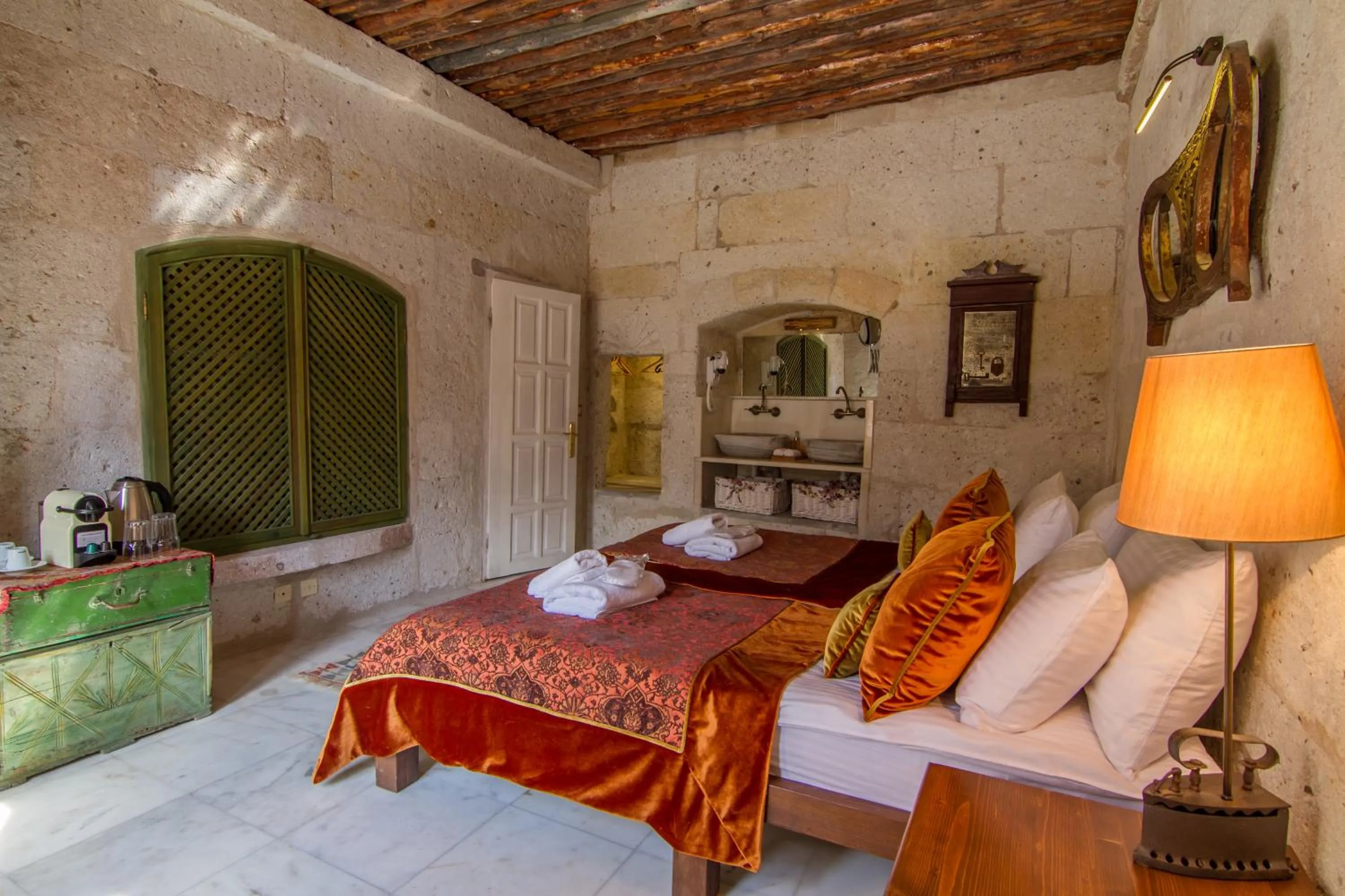 Photo of the whole room, Bed in Rox Cappadocia