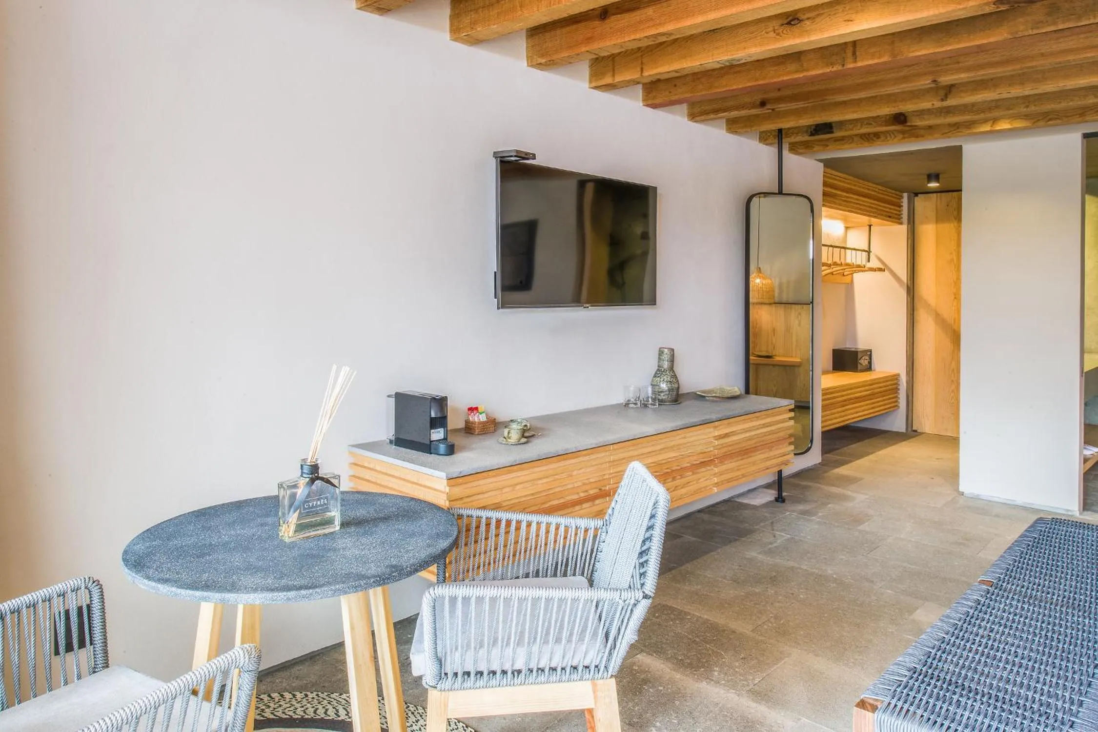 TV and multimedia in El Lugar del que te hable Hotel Boutique