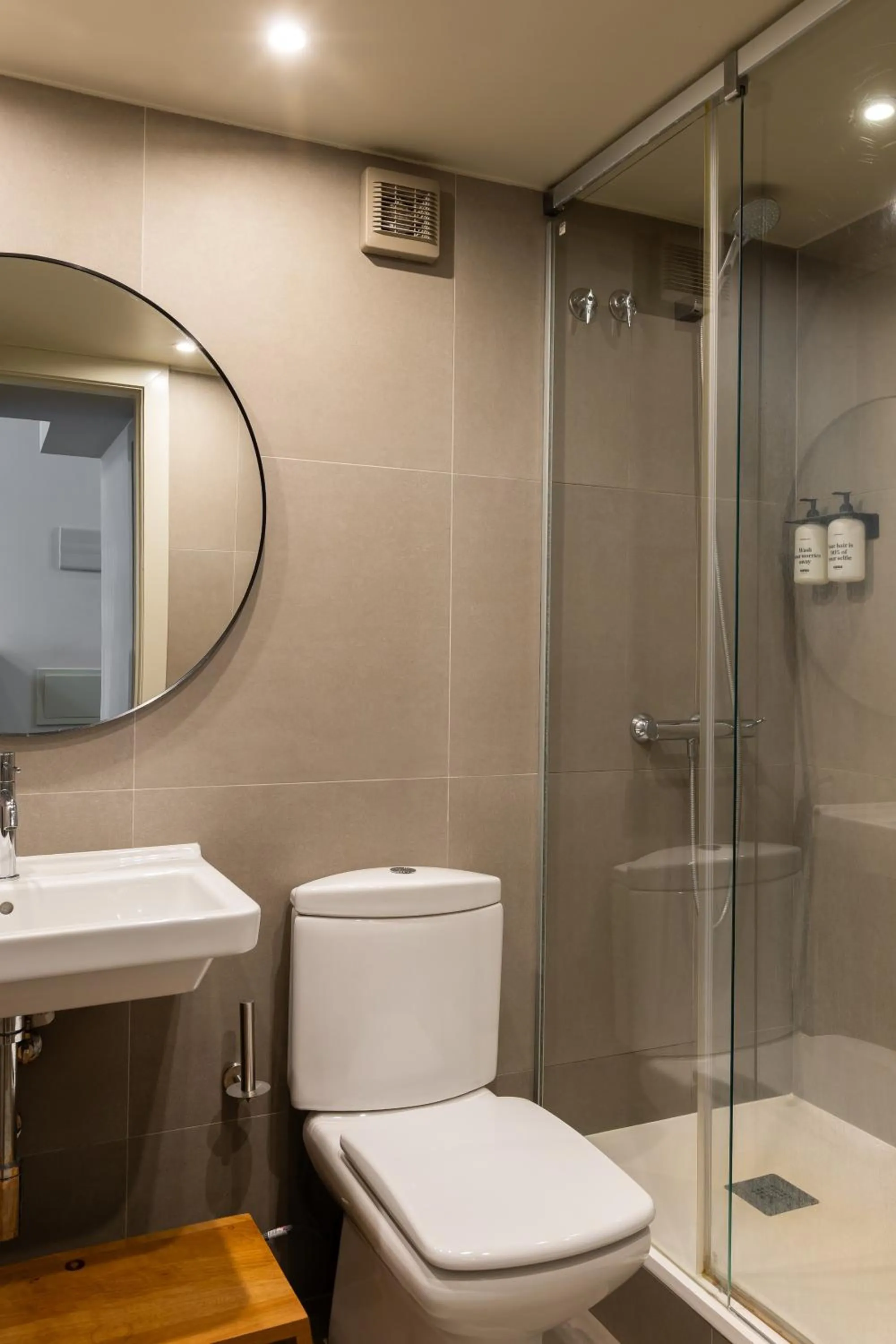 Bathroom in Uma Suites Barceloneta Beach
