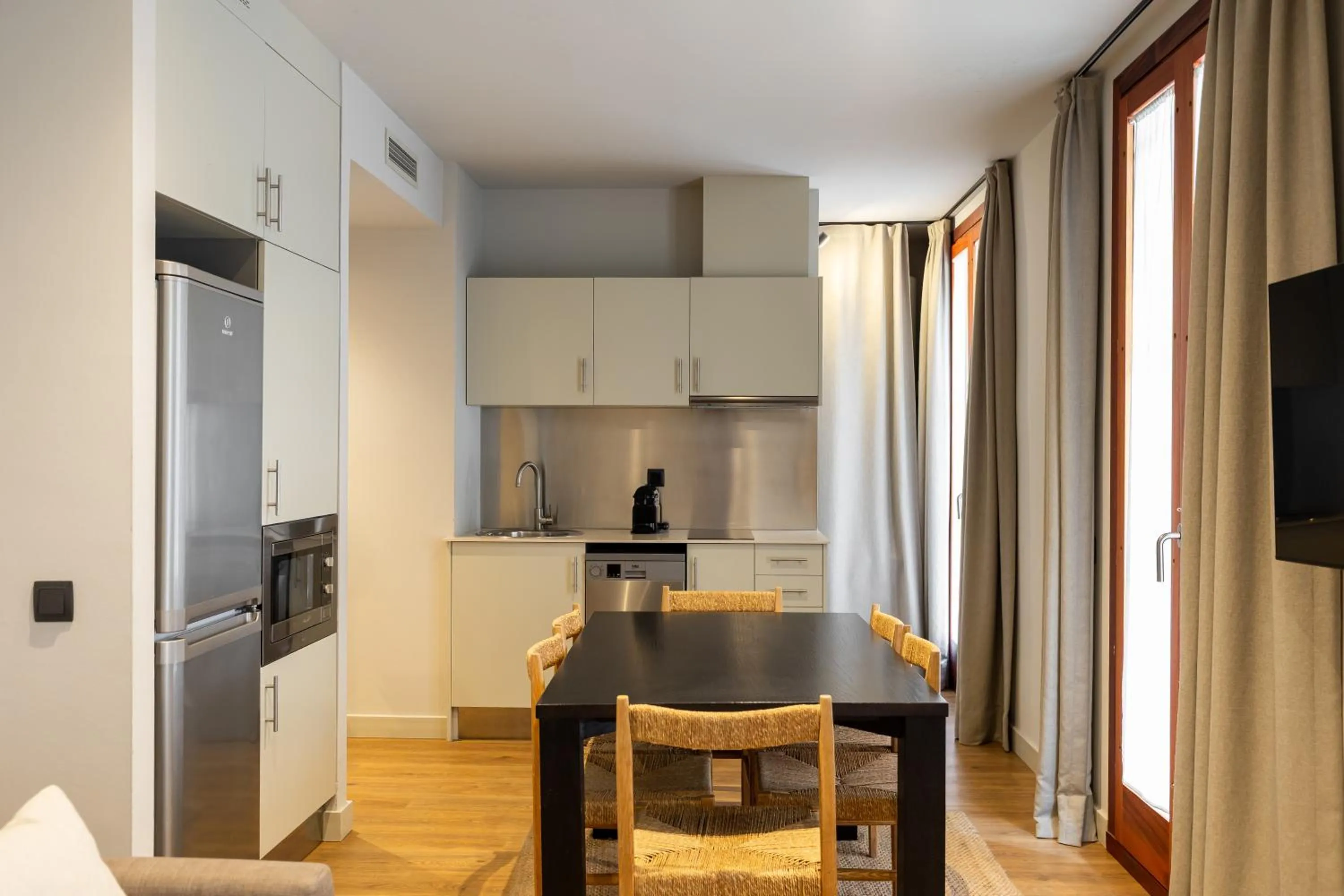 Kitchen or kitchenette in Uma Suites Barceloneta Beach