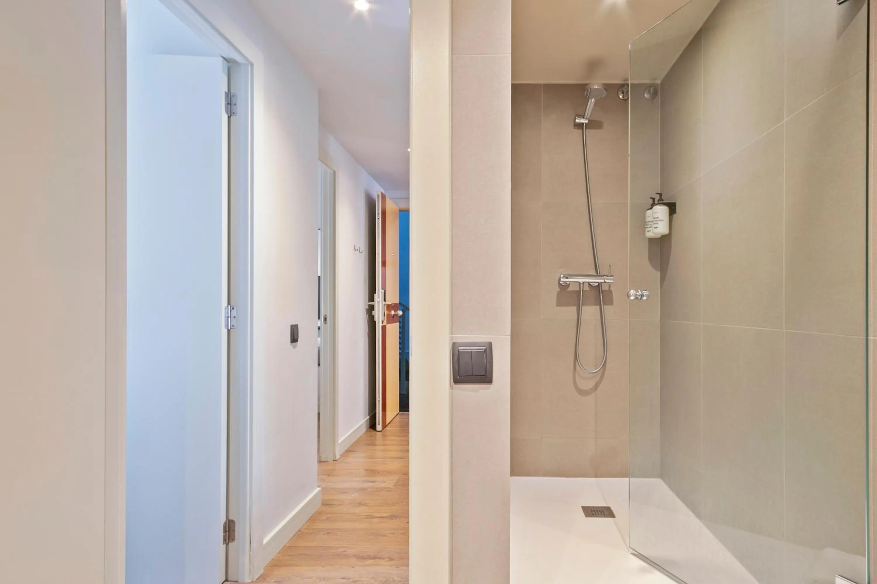 Shower in Uma Suites Barceloneta Beach