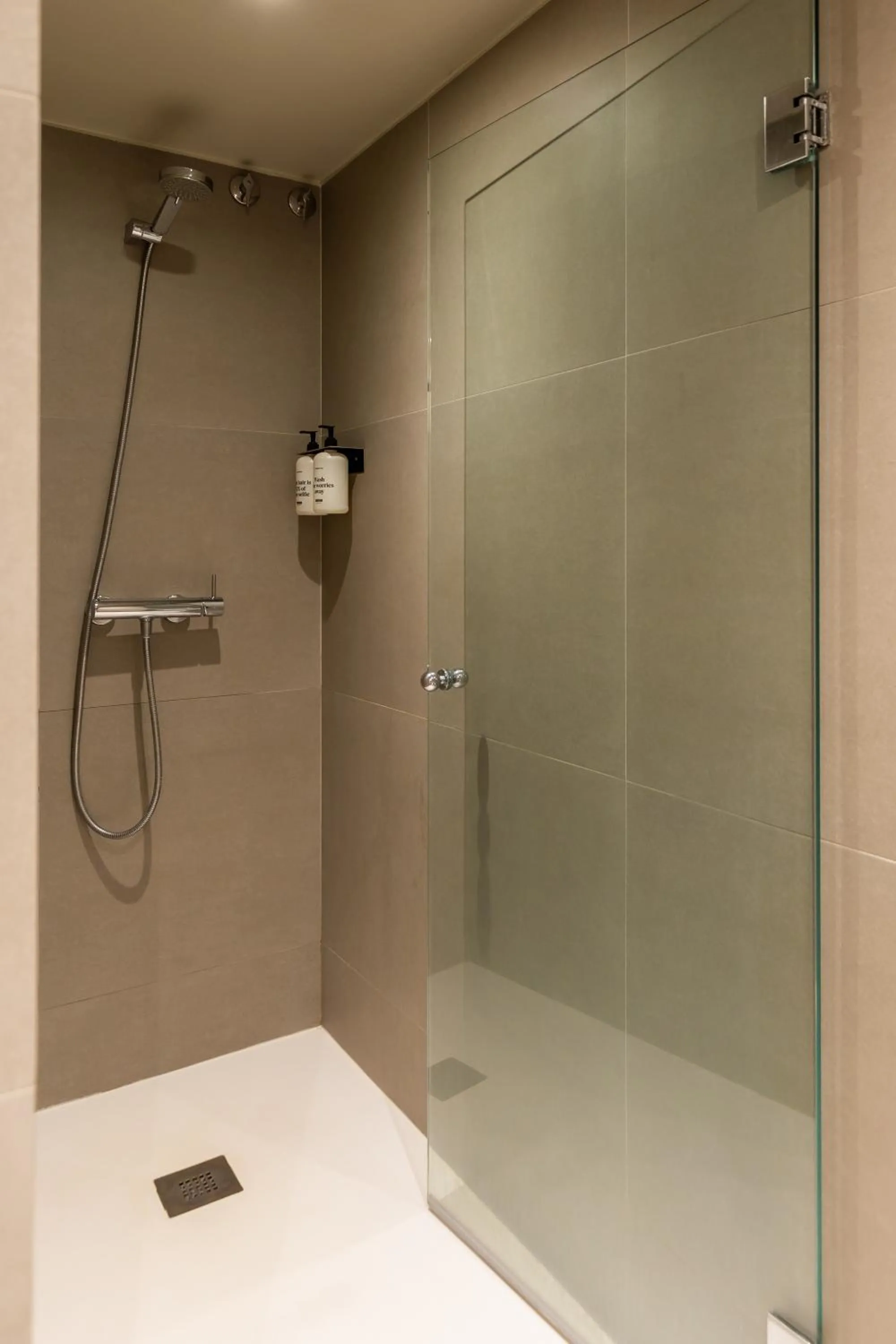 Shower in Uma Suites Barceloneta Beach