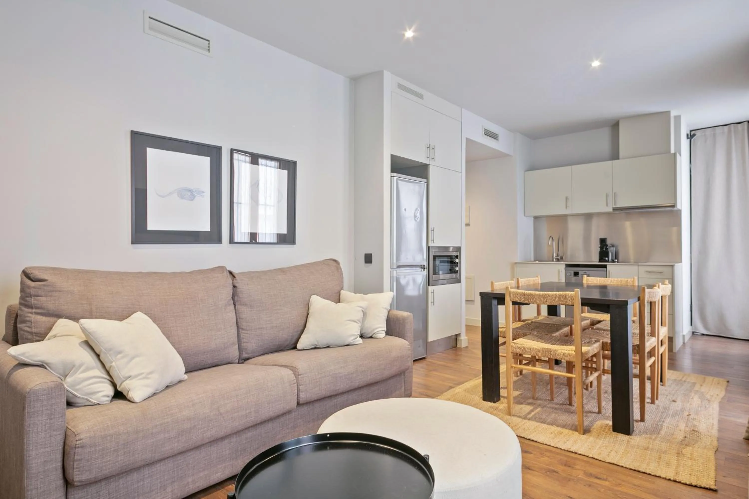 Kitchen or kitchenette in Uma Suites Barceloneta Beach