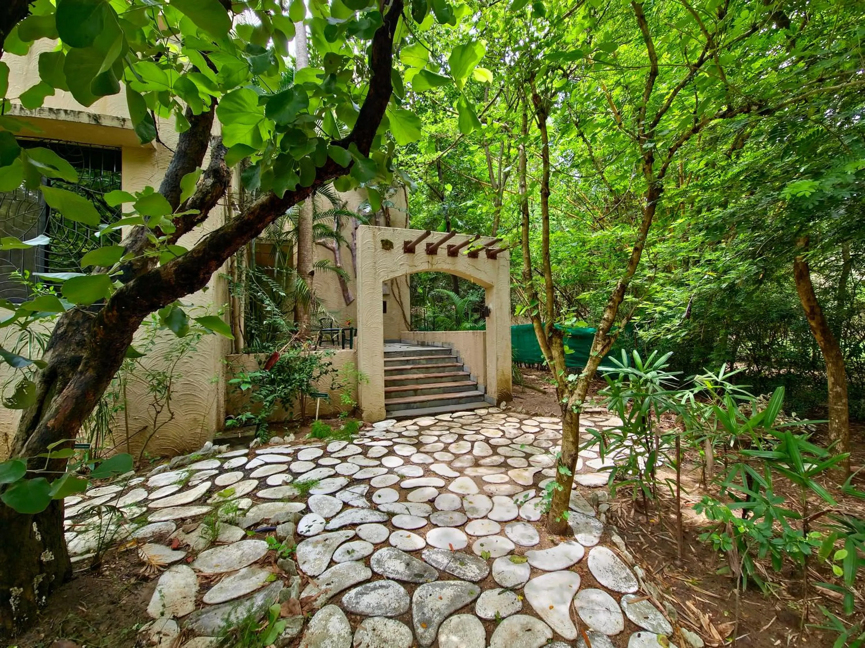 Facade/entrance in Tathastu Pench