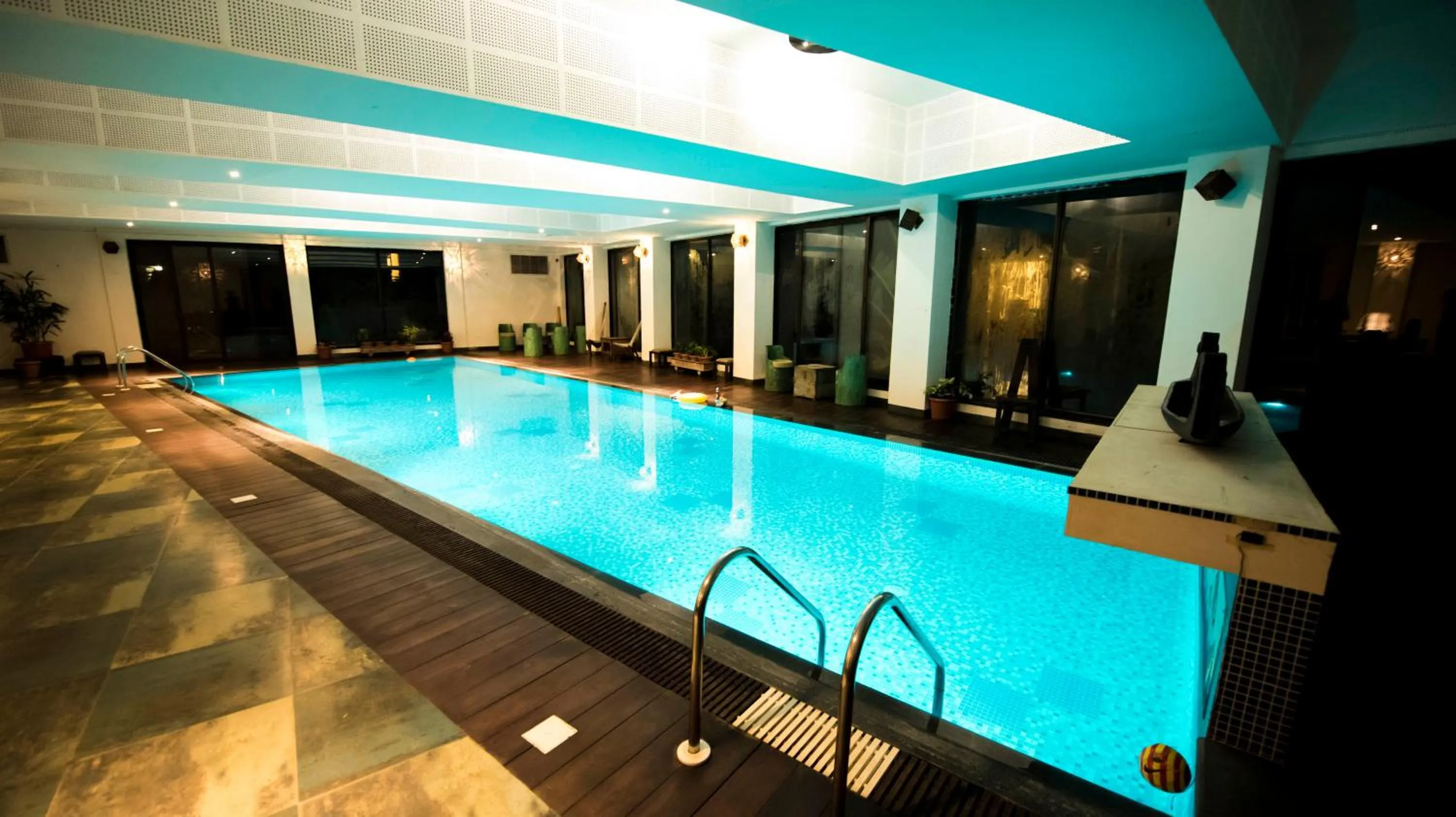 Swimming pool in Tathastu Pench