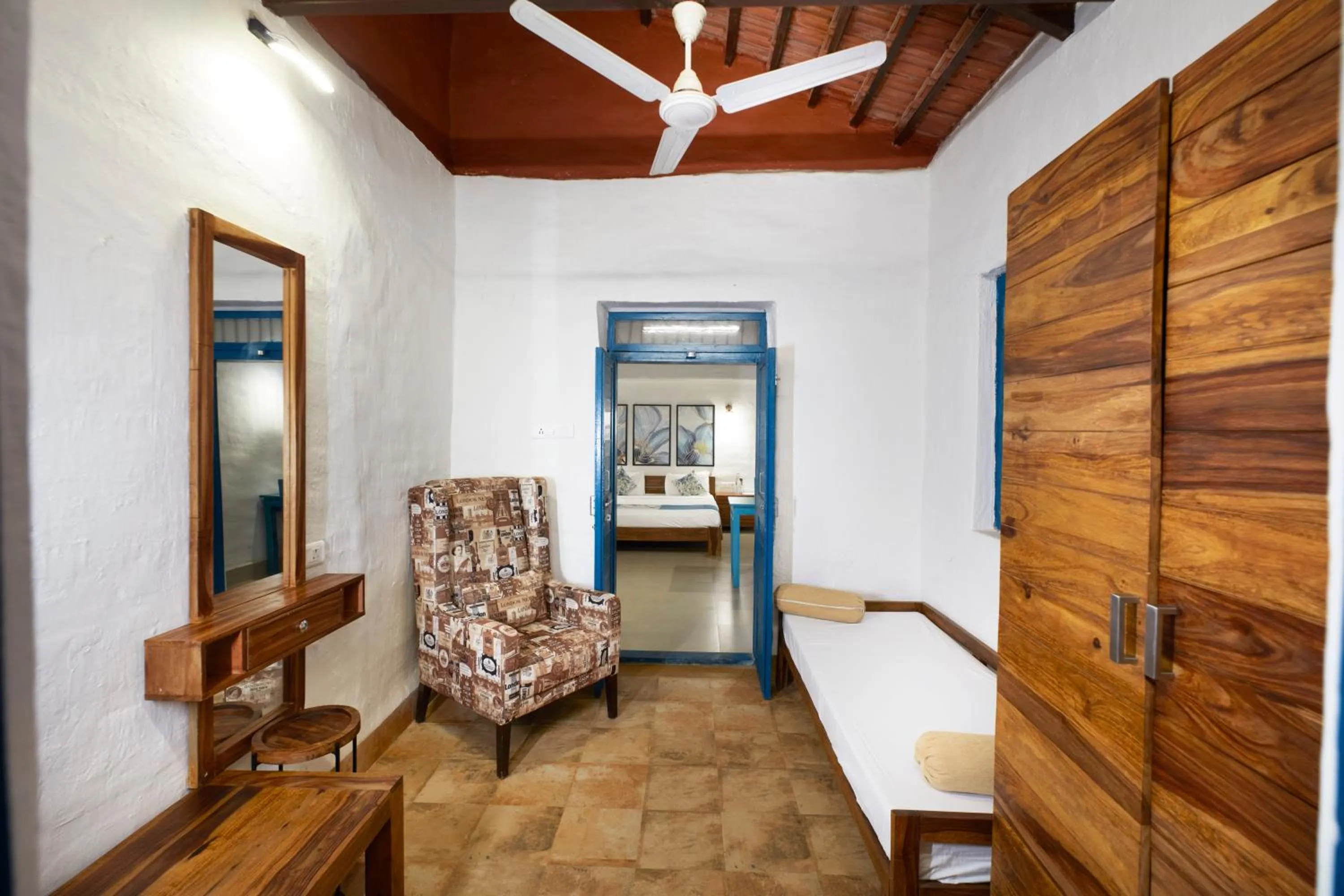 Living room, Bed in Tathastu Pench