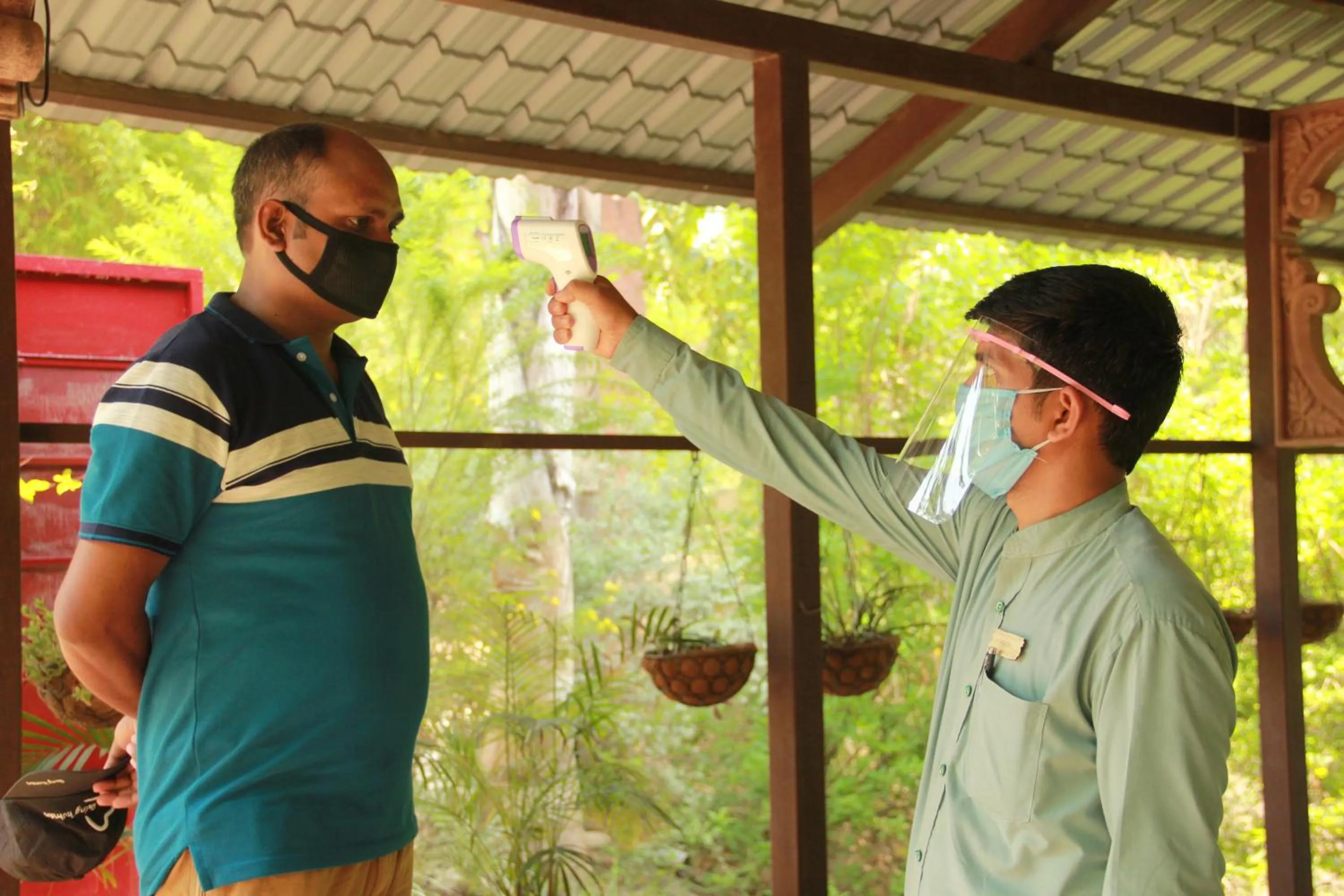 Staff in Tathastu Pench