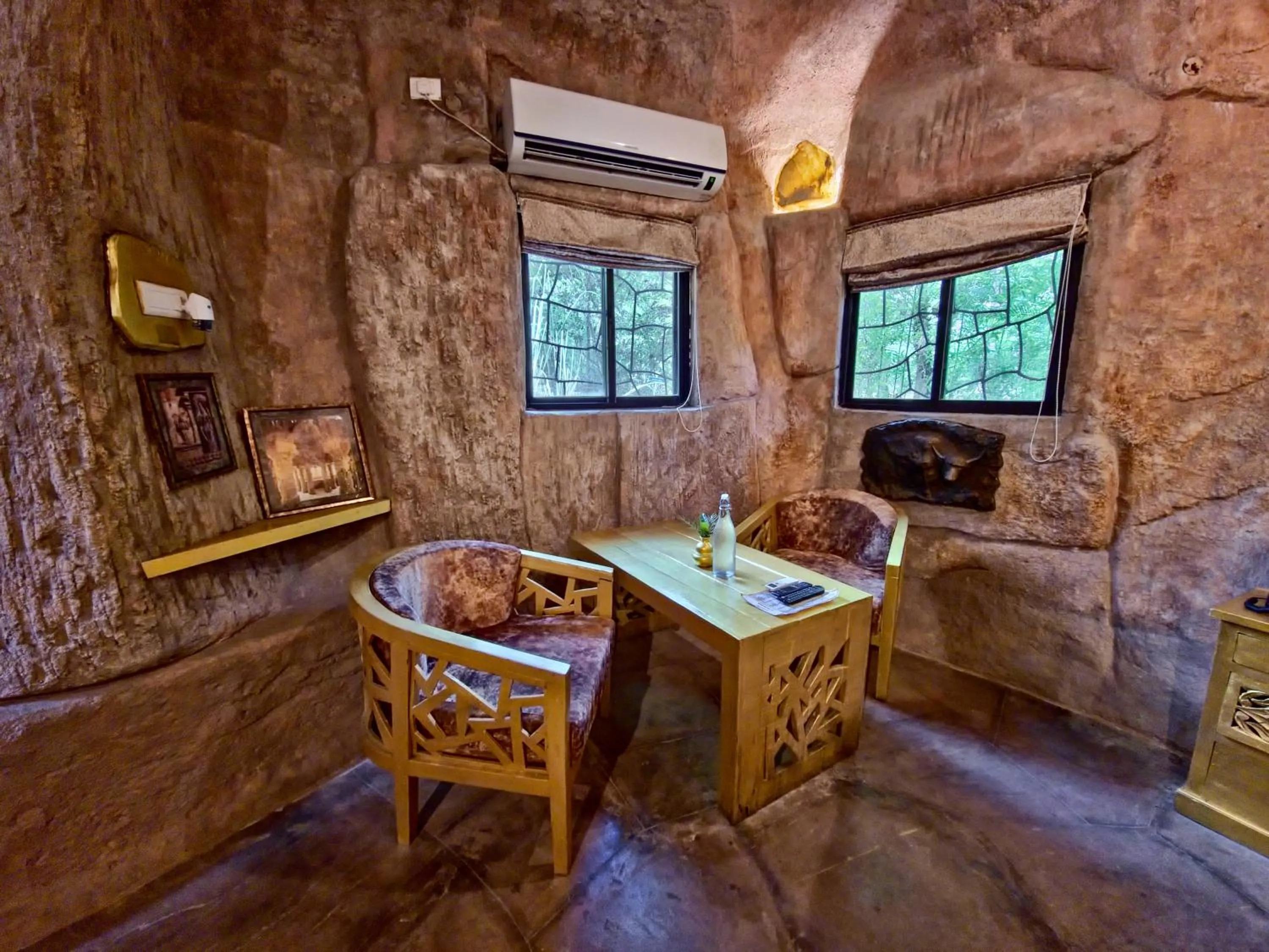 Seating area in Tathastu Pench