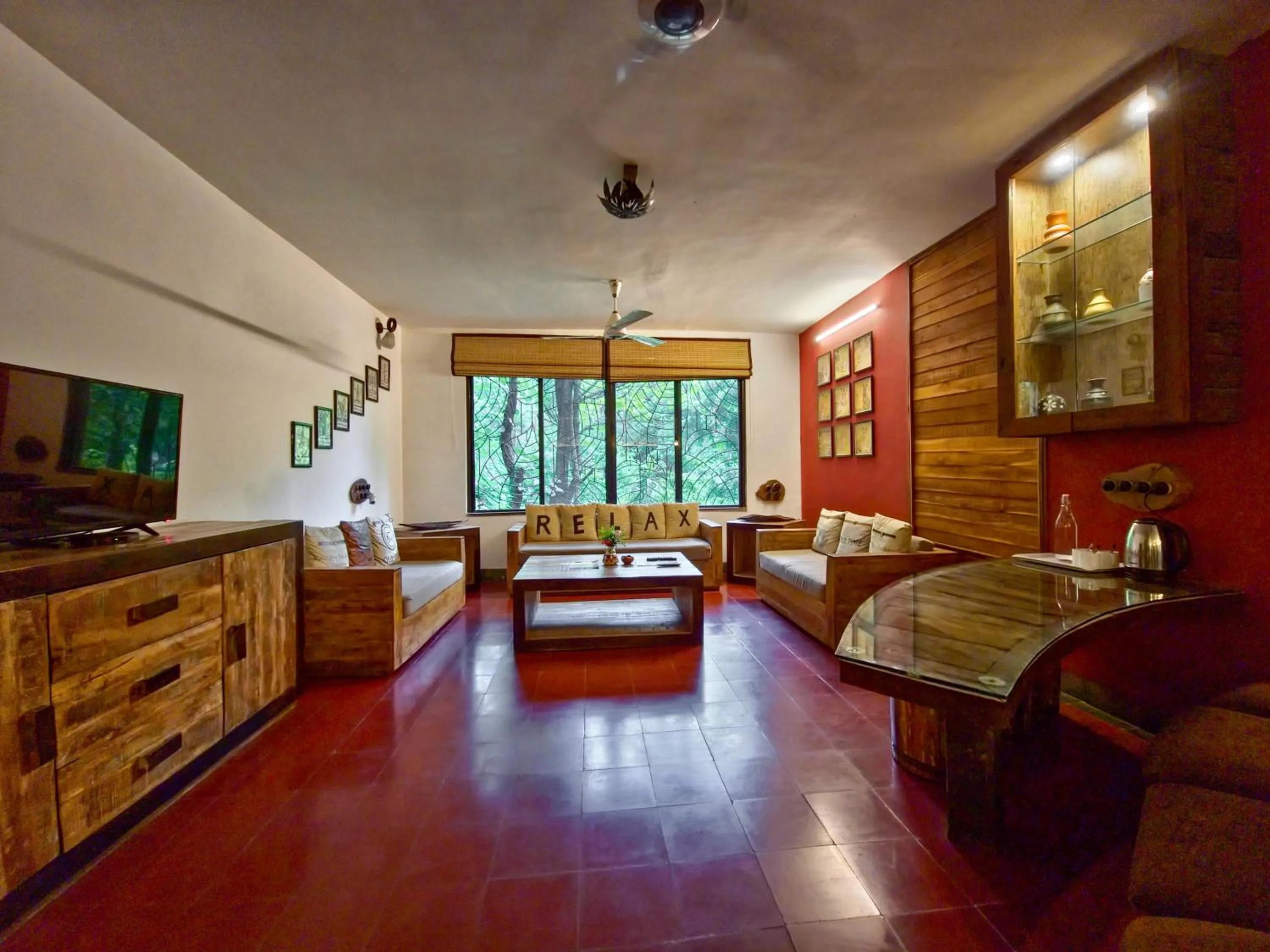 Living room, Bed in Tathastu Pench