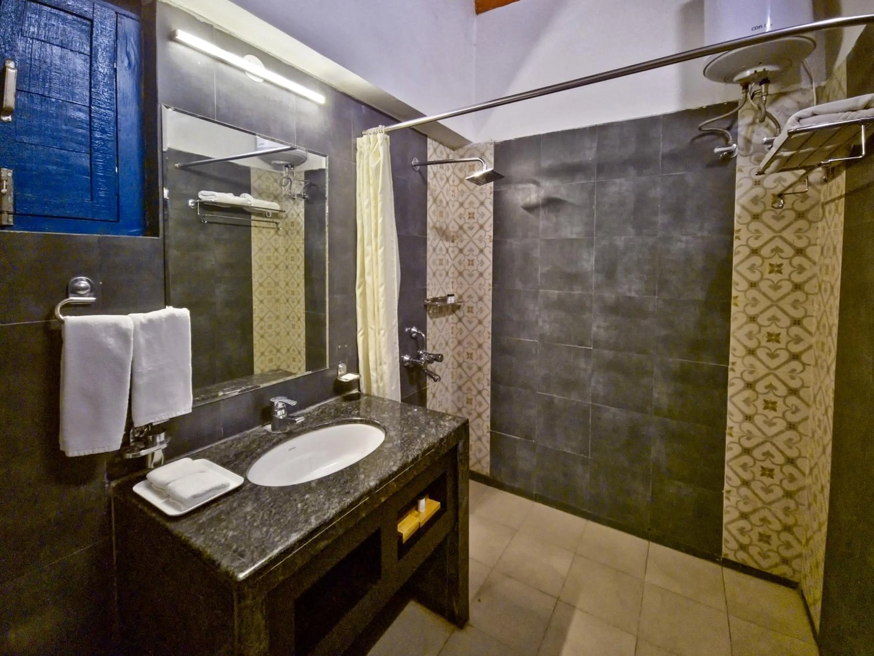 Bathroom in Tathastu Pench