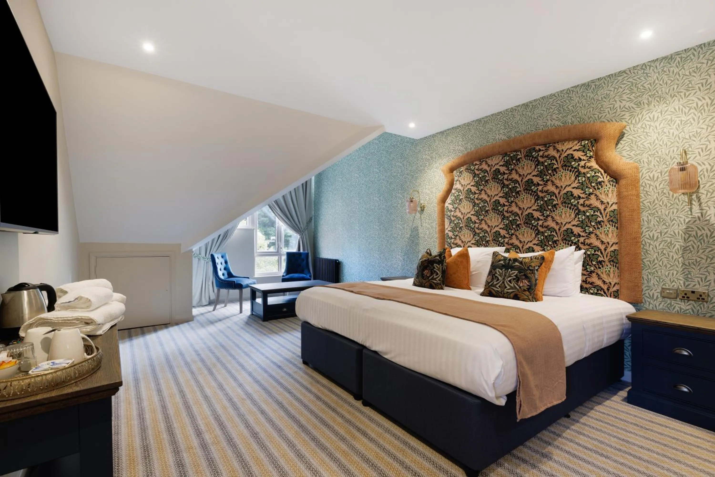 Seating area, Bed in Thatchers, Leatherhead East Horsley